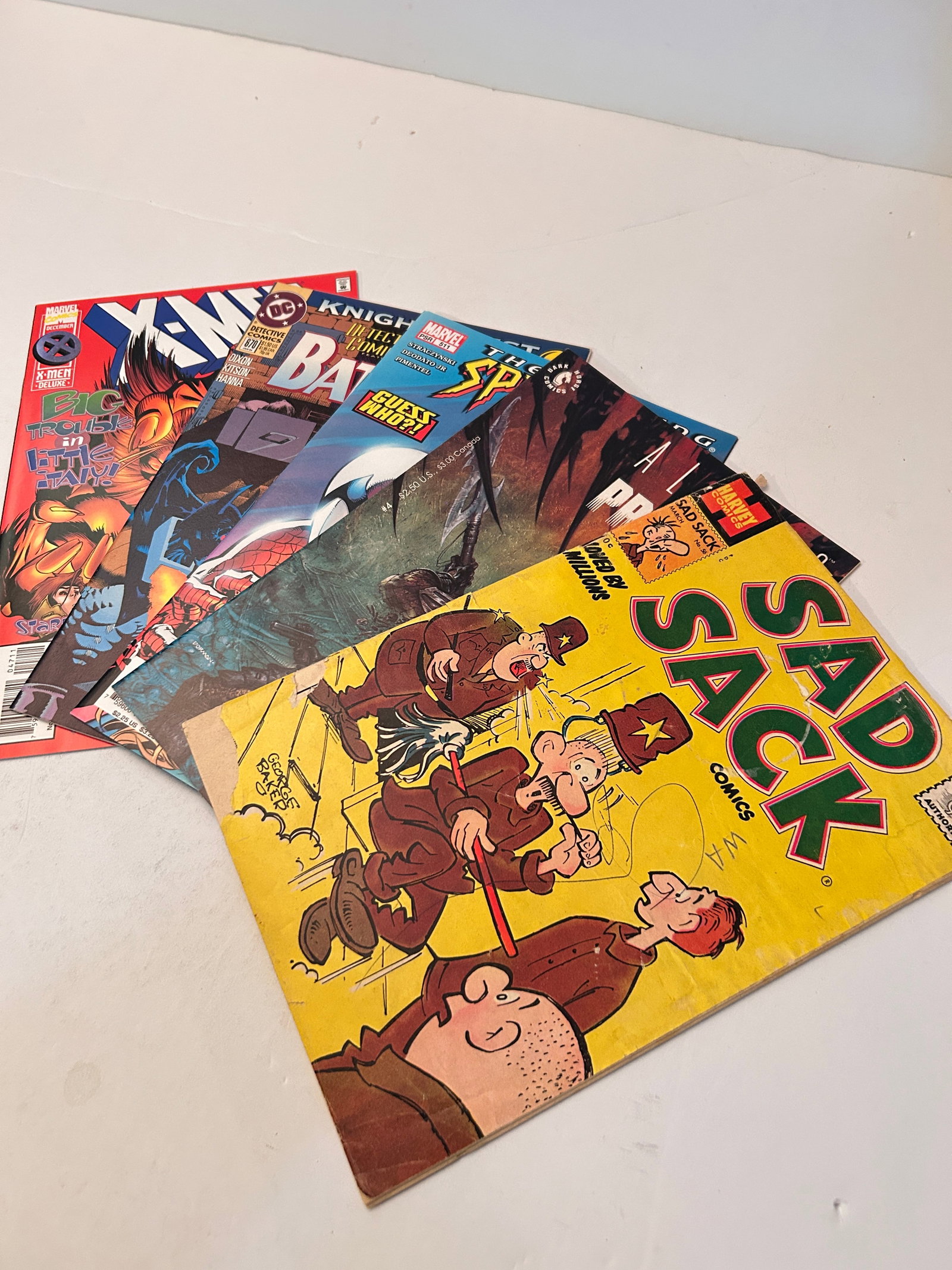 Vintage Lot Of 5 Comics: Vintage Lot Of 5 Comics Please view all photos as they are part of the description and condition of this Item, Feel free to contact me with questions or picture requests! Used Item AS IS