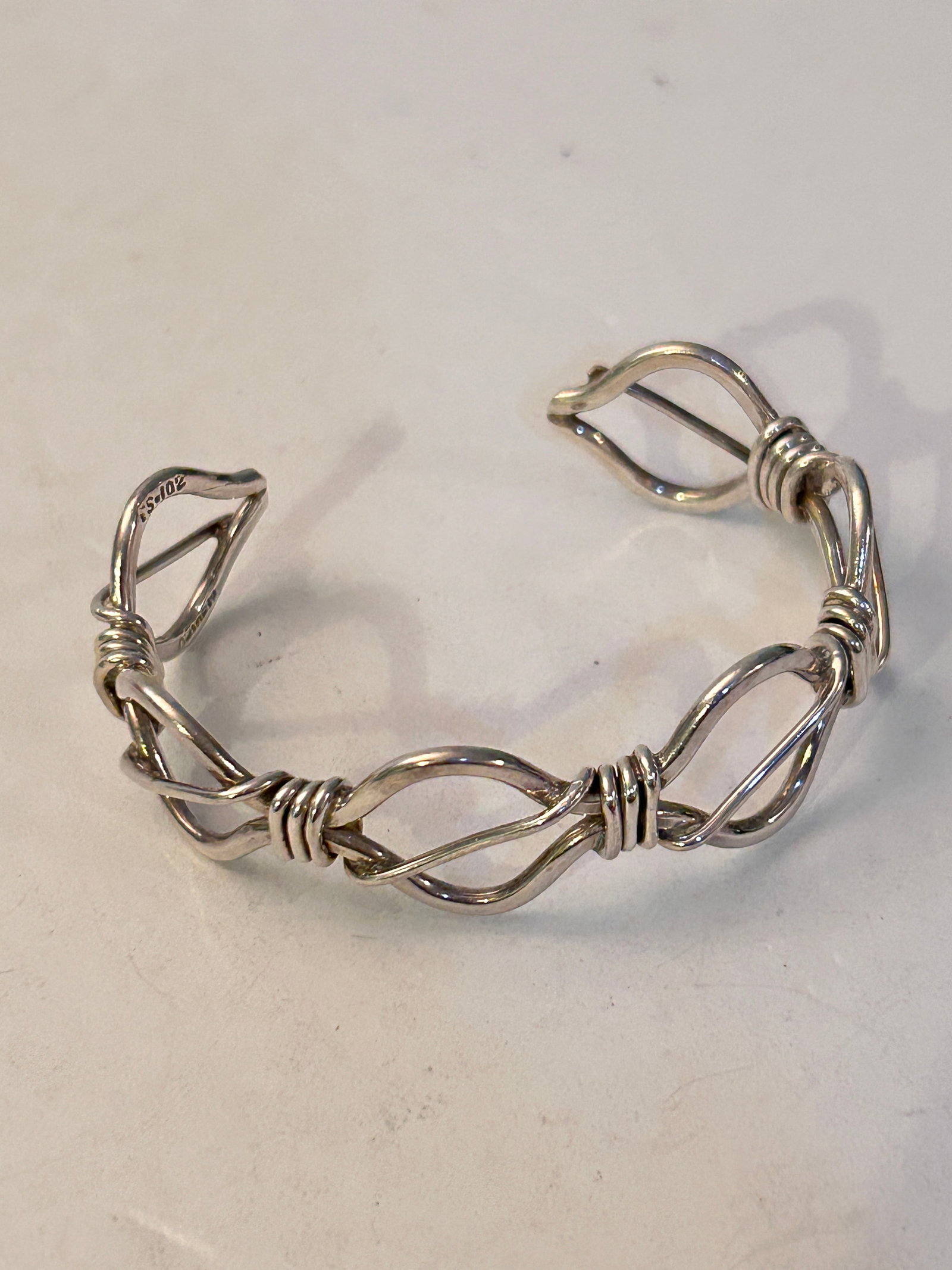 MEXICO 925 Sterling Silver Vintage Rope Twist Wrapped Cuff Bracelet 7" 28 grams: MEXICO 925 Sterling Silver Vintage Rope Twist Wrapped Cuff Bracelet 7" 28 grams Please view all photos as they are part of the description and condition of this Item, Feel free to contact me with ques