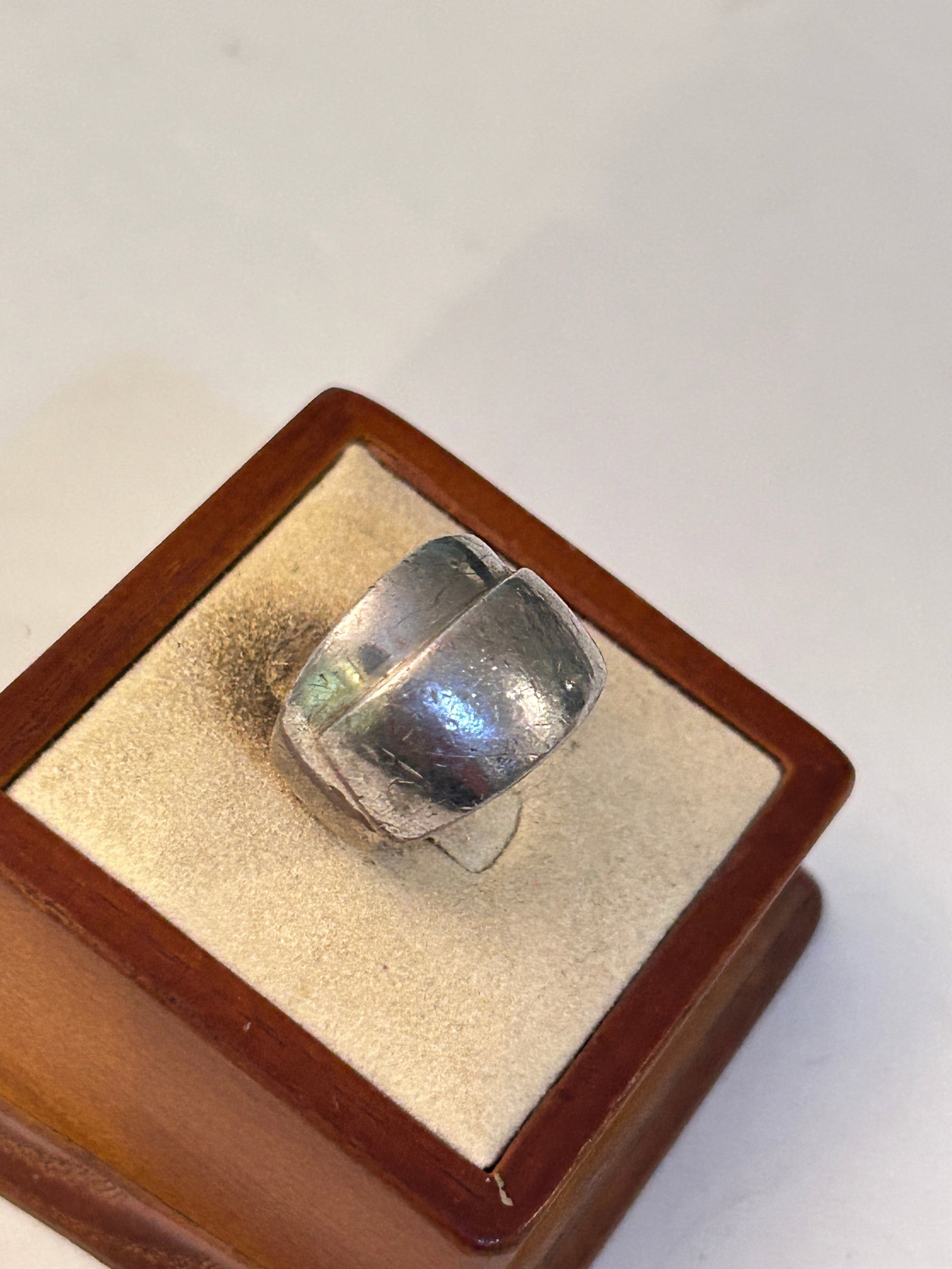 Vintage Sterling Silver Modernist Ring Sz 6: Vintage Sterling Silver Modernist Ring Sz 6 Please view all photos as they are part of the description and condition of this Item, Feel free to contact me with questions or picture requests! Used Item