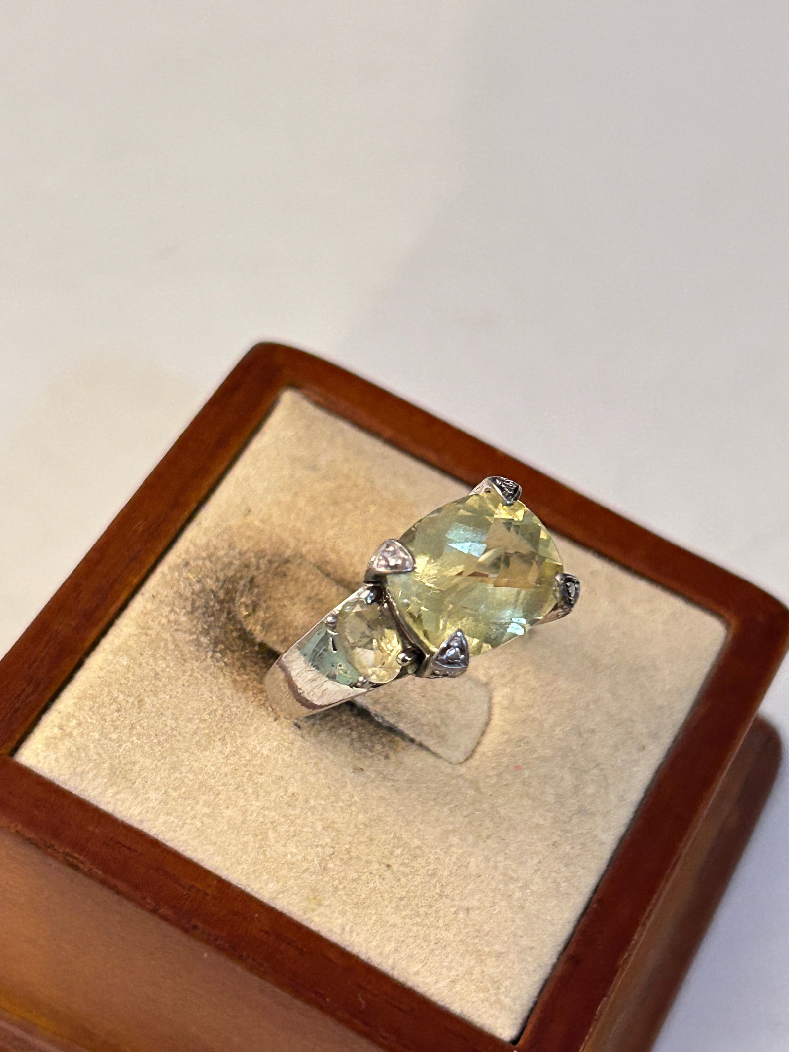 Vintage Sterling Silver JS Spinel Ring Sz 7: Vintage Sterling Silver JS Spinel Ring Sz 7 Please view all photos as they are part of the description and condition of this Item, Feel free to contact me with questions or picture requests! Used Item