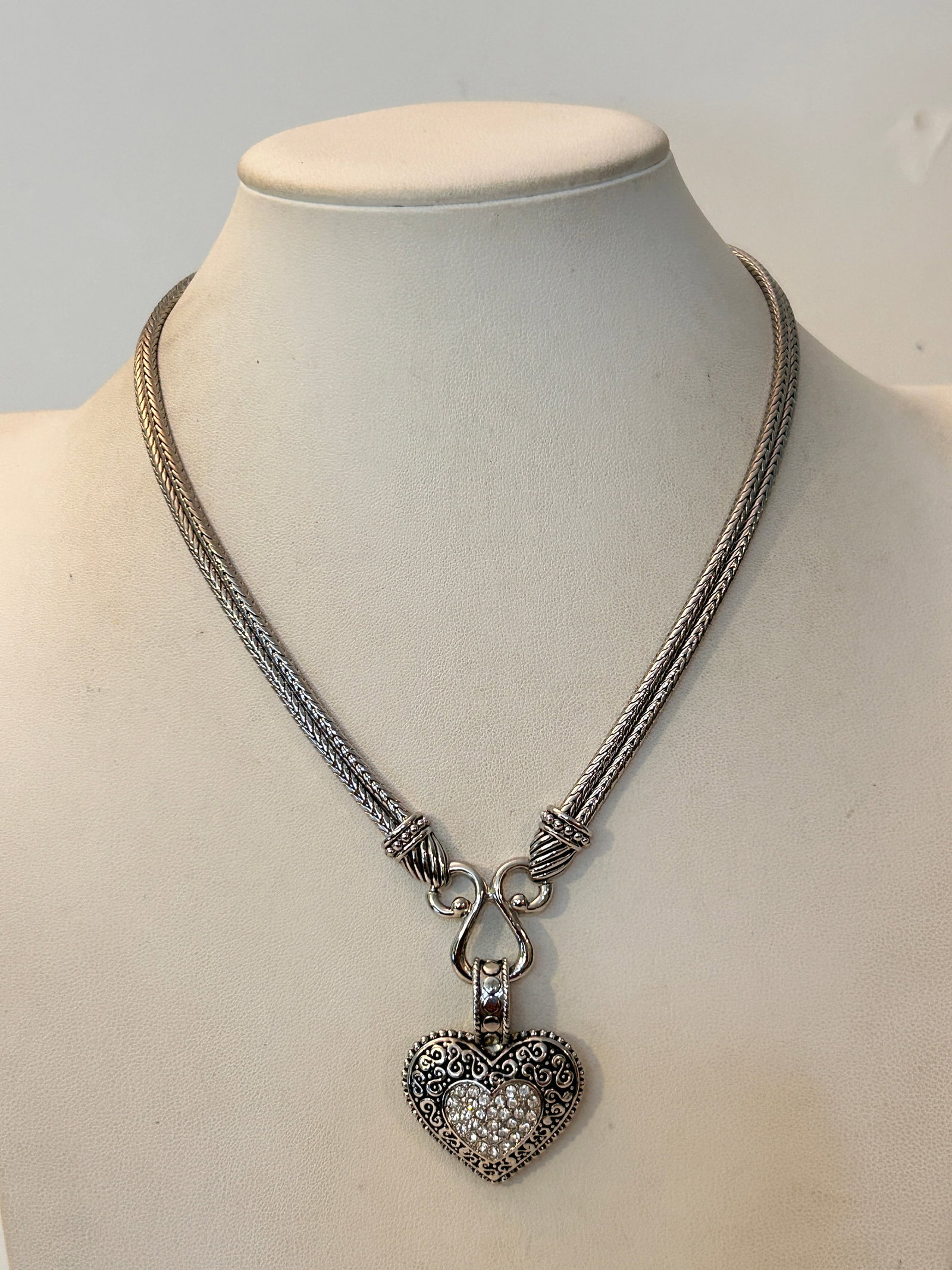 Vintage Lia Sophia Heart Double Necklace Sz 16": Vintage Lia Sophia Heart Double Necklace Sz 16" Please view all photos as they are part of the description and condition of this Item, Feel free to contact me with questions or picture requests! Used 