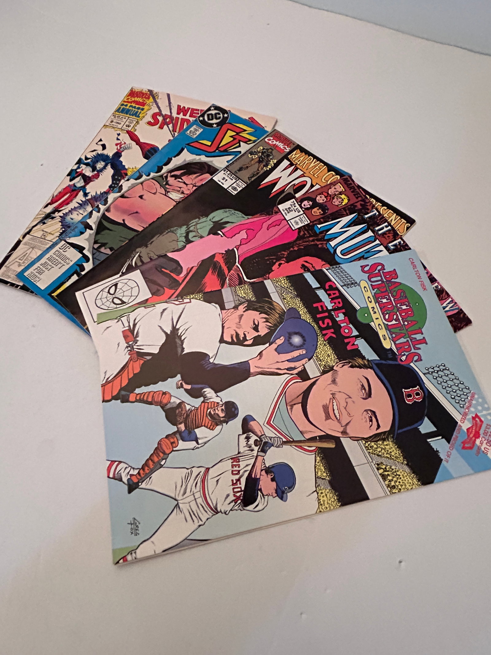 Vintage Lot Of 5 Comic Books: Vintage Lot Of 5 Comic Books Please view all photos as they are part of the description and condition of this Item, Feel free to contact me with questions or picture requests! Used Item AS IS