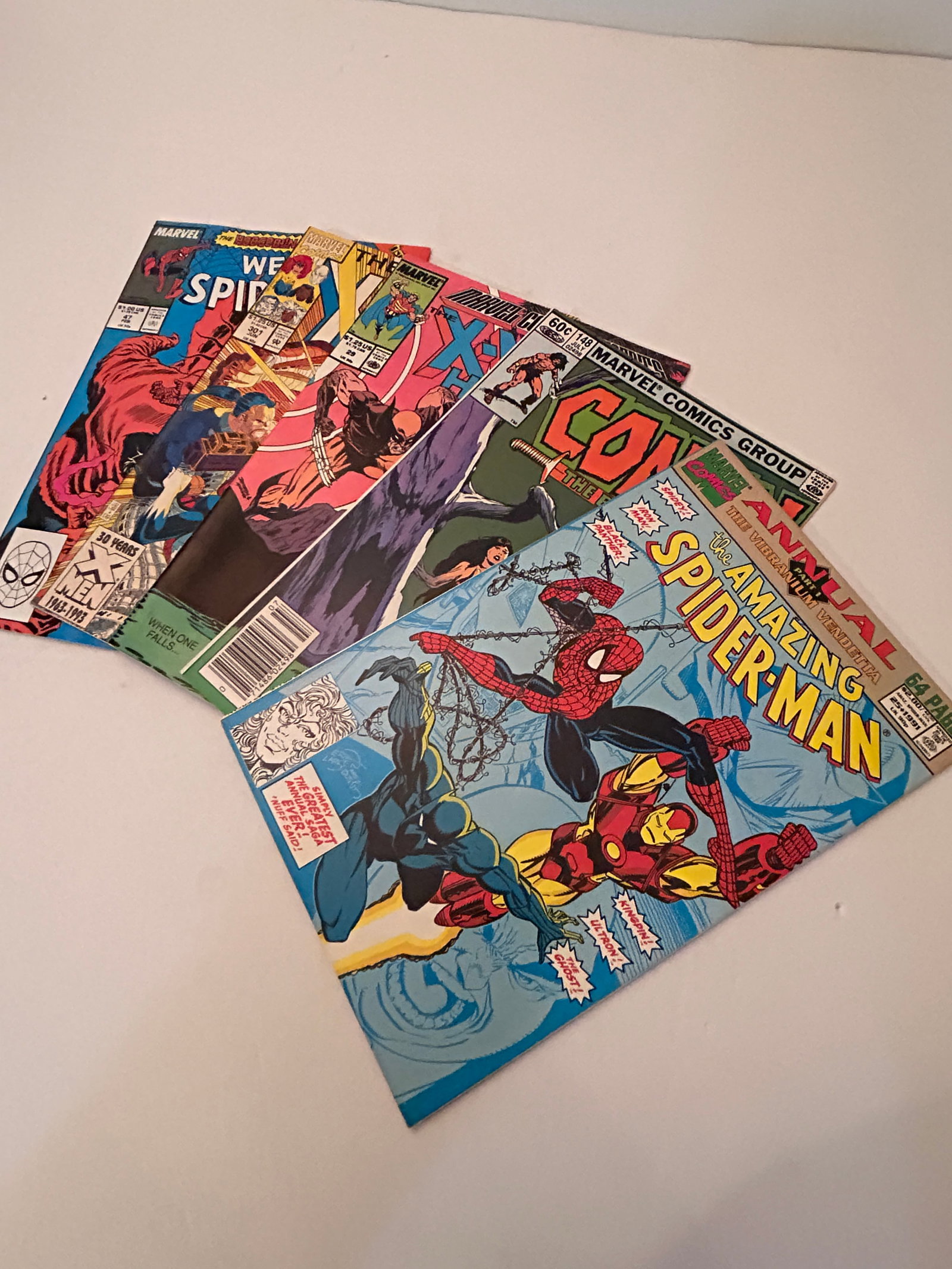 Vintage Lot Of 5 Comic Books: Vintage Lot Of 5 Comic Books Please view all photos as they are part of the description and condition of this Item, Feel free to contact me with questions or picture requests! Used Item AS IS