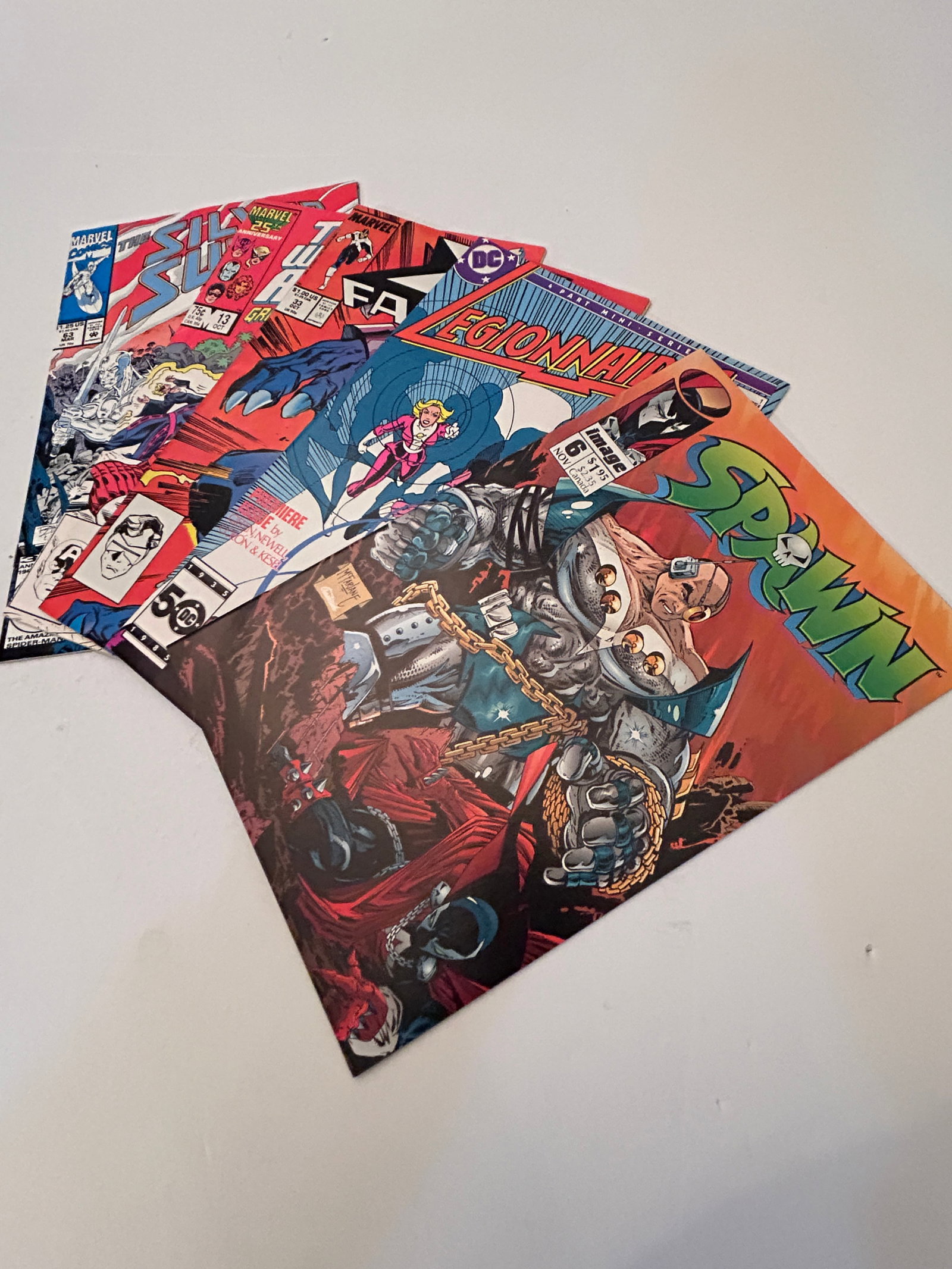 Vintage Lot Of 5 Comic Books: Vintage Lot Of 5 Comic Books Please view all photos as they are part of the description and condition of this Item, Feel free to contact me with questions or picture requests! Used Item AS IS