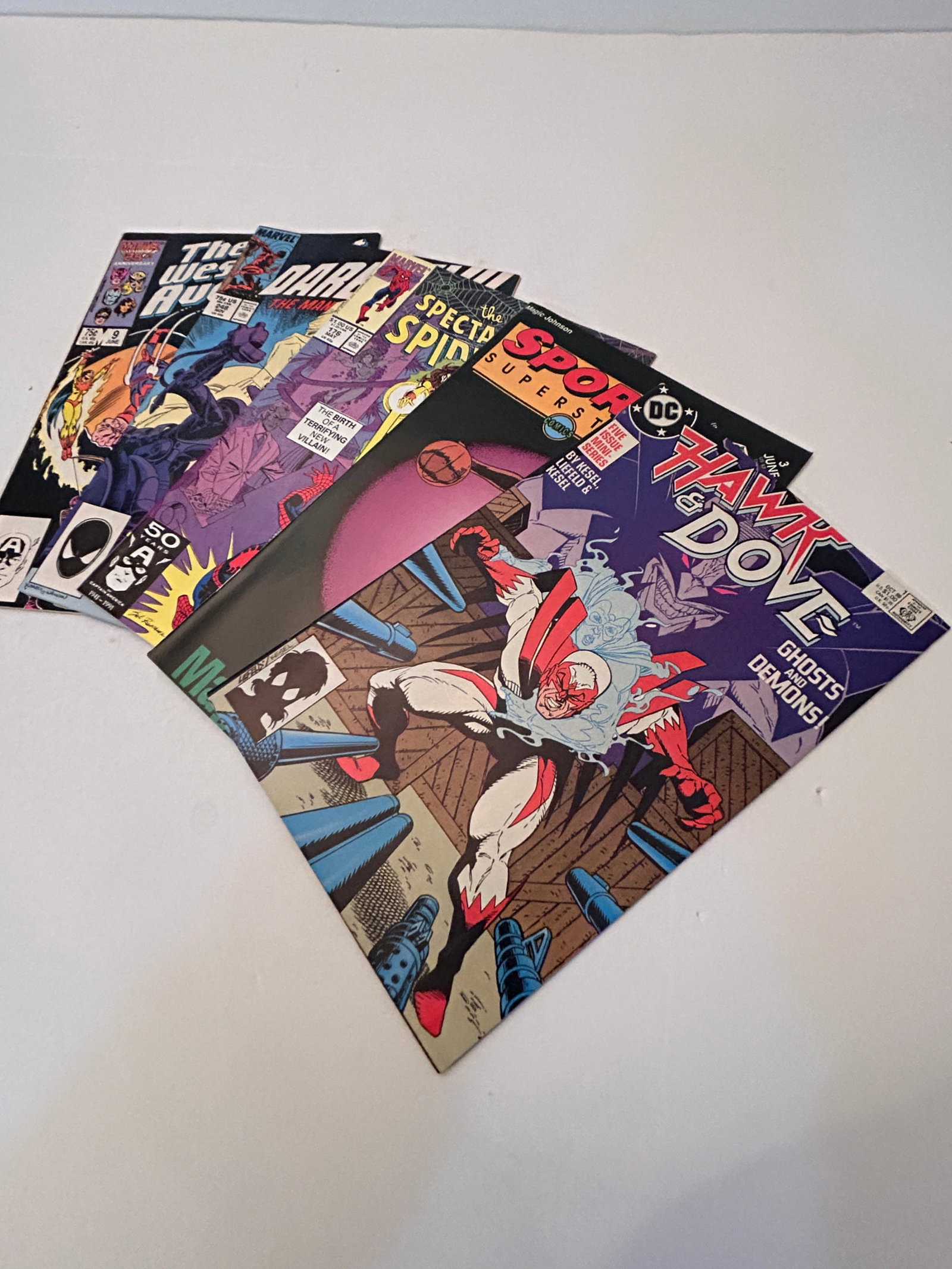 Vintage Lot Of 5 Comic Books: Vintage Lot Of 5 Comic Books Please view all photos as they are part of the description and condition of this Item, Feel free to contact me with questions or picture requests! Used Item AS IS