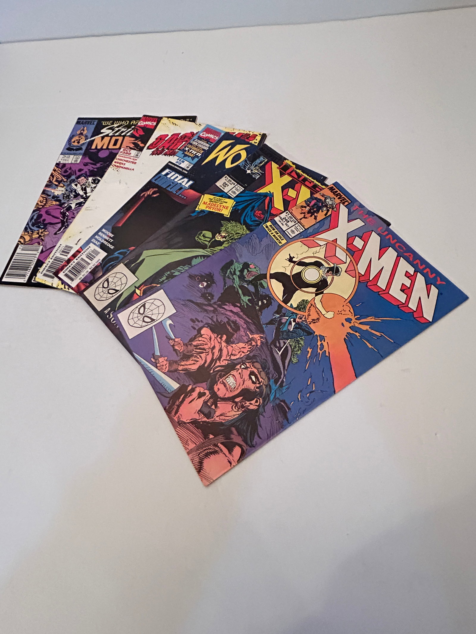 Vintage Lot Of 5 Comic Books: Vintage Lot Of 5 Comic Books Please view all photos as they are part of the description and condition of this Item, Feel free to contact me with questions or picture requests! Used Item AS IS