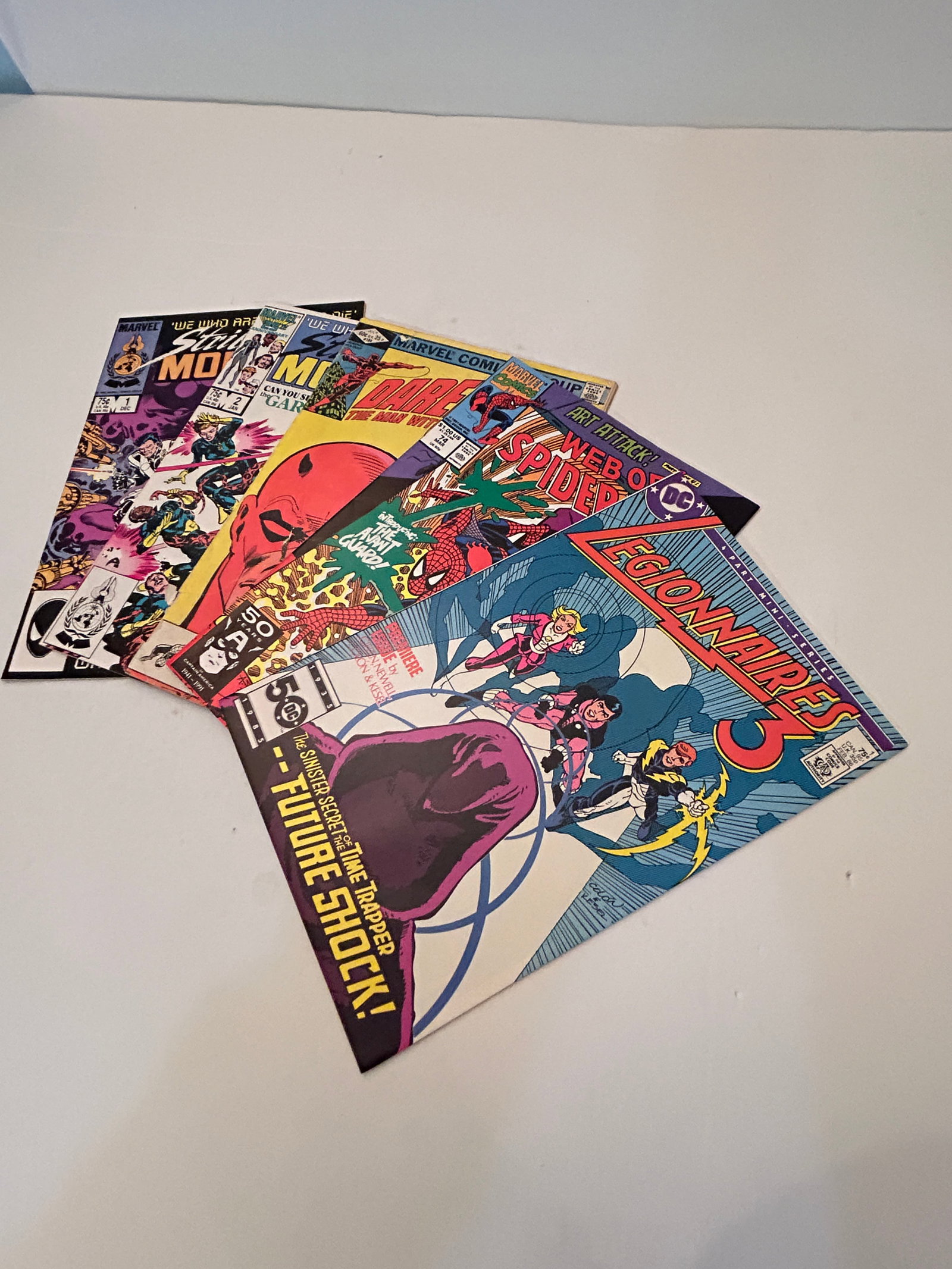 Vintage Lot Of 5 Comic Books: Vintage Lot Of 5 Comic Books Please view all photos as they are part of the description and condition of this Item, Feel free to contact me with questions or picture requests! Used Item AS IS