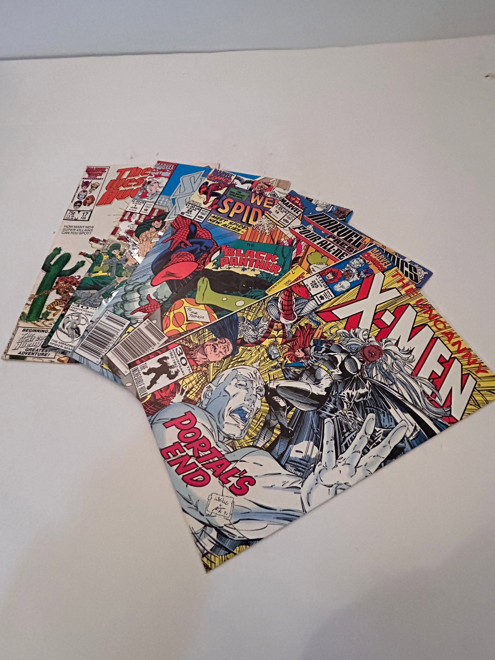 Vintage Lot Of 5 Comic Books: Vintage Lot Of 5 Comic Books Please view all photos as they are part of the description and condition of this Item, Feel free to contact me with questions or picture requests! Used Item AS IS
