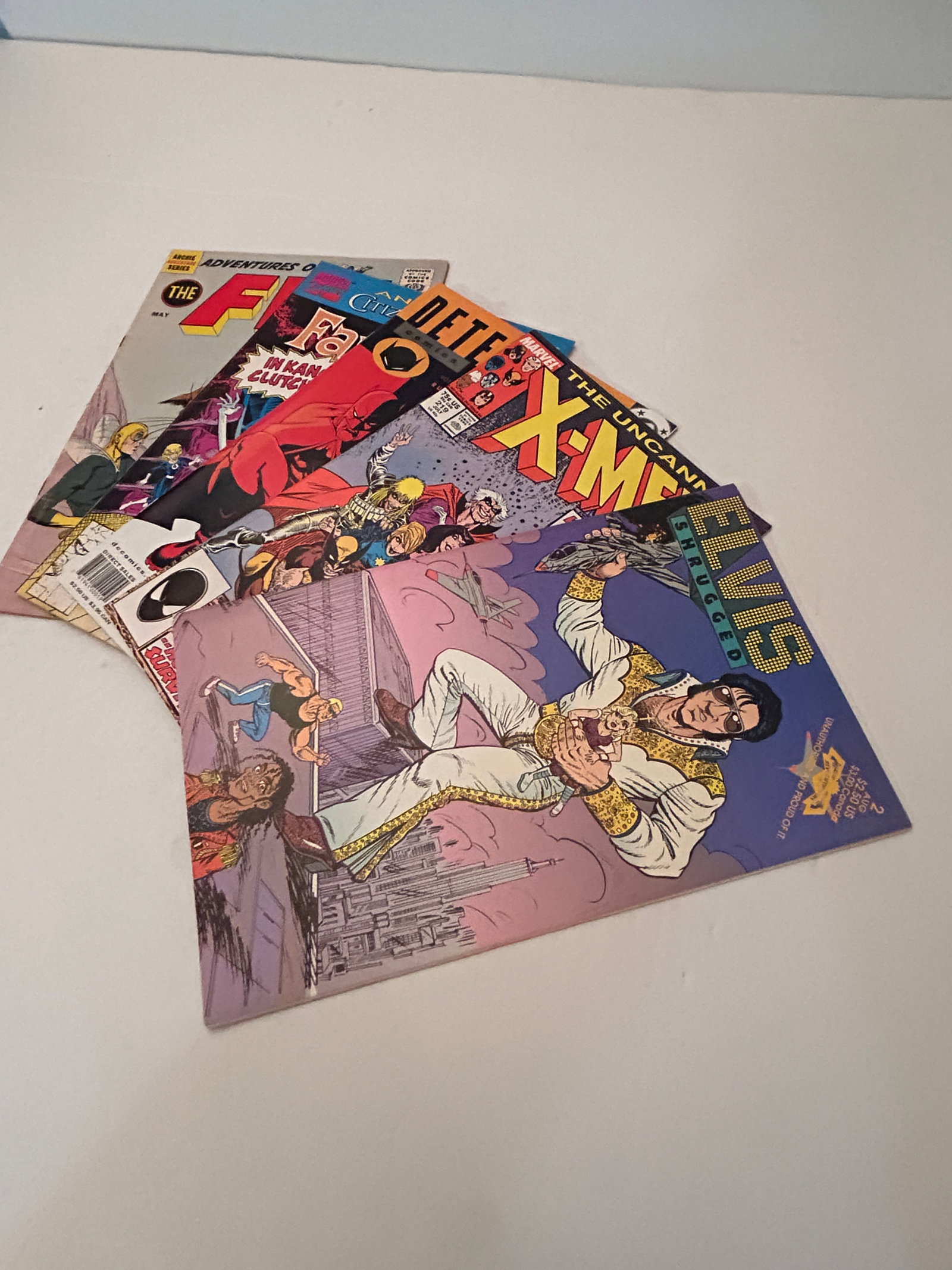 Vintage Lot Of 5 Comic Books: Vintage Lot Of 5 Comic Books Please view all photos as they are part of the description and condition of this Item, Feel free to contact me with questions or picture requests! Used Item AS IS