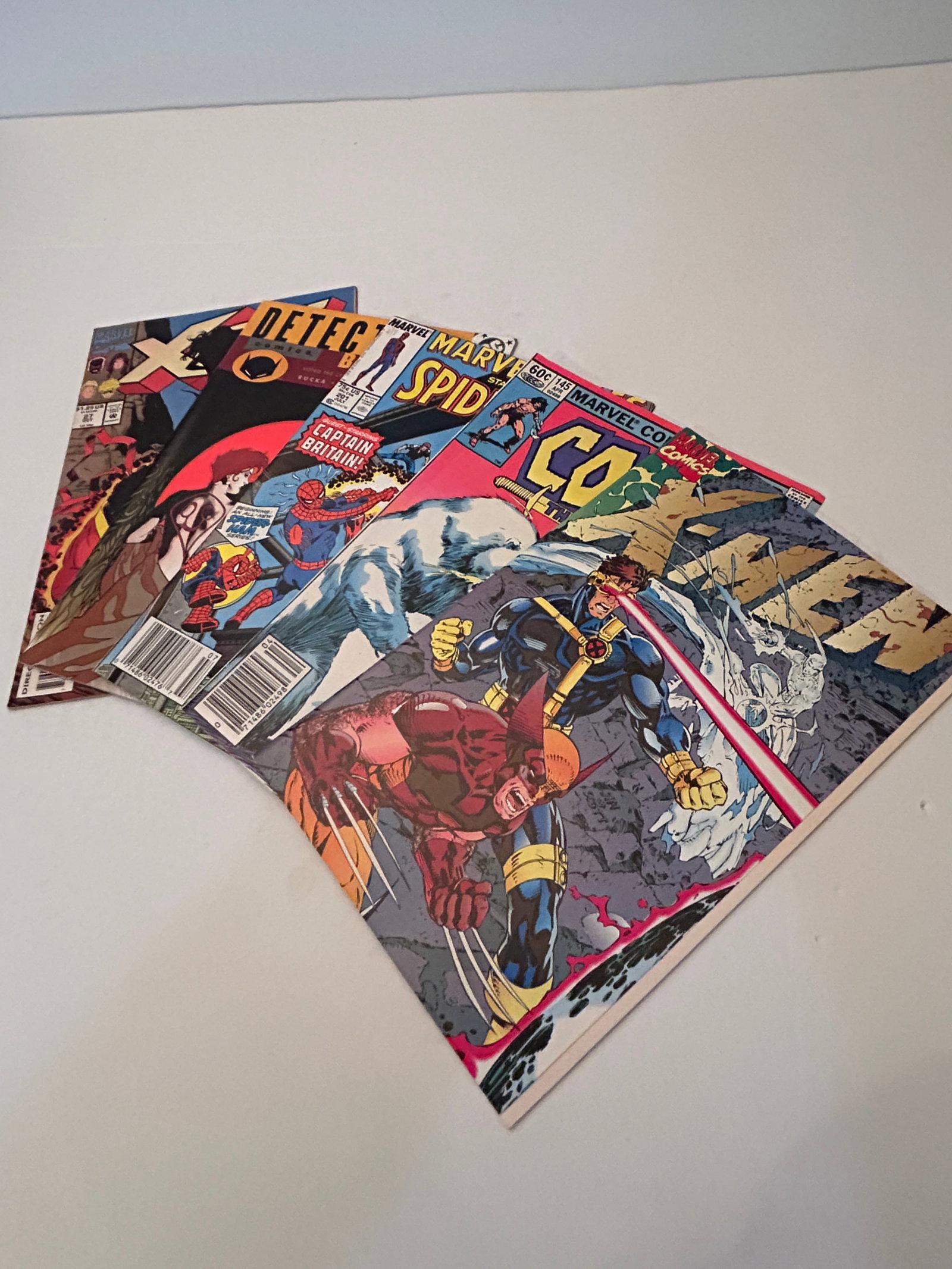 Vintage Lot Of 5 Comic Books: Vintage Lot Of 5 Comic Books Please view all photos as they are part of the description and condition of this Item, Feel free to contact me with questions or picture requests! Used Item AS IS