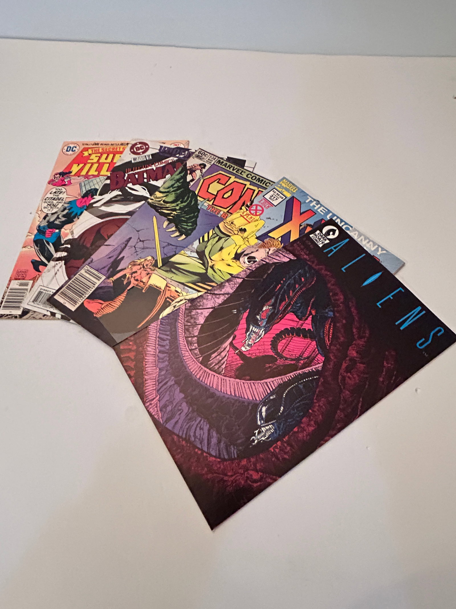 Vintage Lot Of 5 Comic Books: Vintage Lot Of 5 Comic Books Please view all photos as they are part of the description and condition of this Item, Feel free to contact me with questions or picture requests! Used Item AS IS