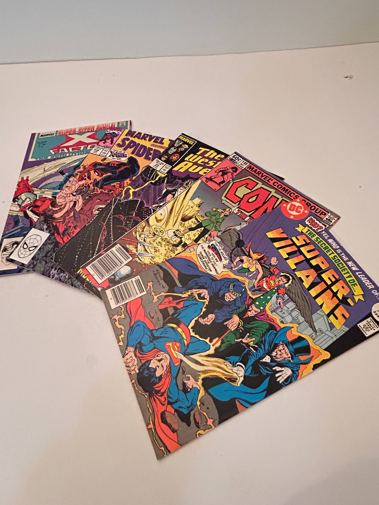 Vintage Lot Of 5 Comic Books: Vintage Lot Of 5 Comic Books Please view all photos as they are part of the description and condition of this Item, Feel free to contact me with questions or picture requests! Used Item AS IS