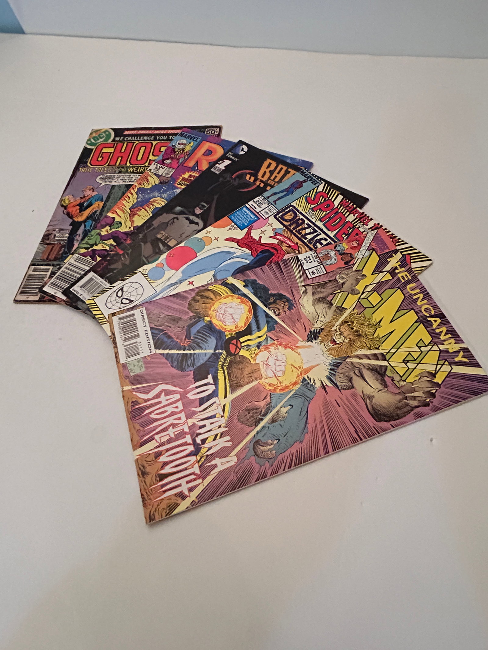 Vintage Lot Of 5 Comic Books: Vintage Lot Of 5 Comic Books Please view all photos as they are part of the description and condition of this Item, Feel free to contact me with questions or picture requests! Used Item AS IS