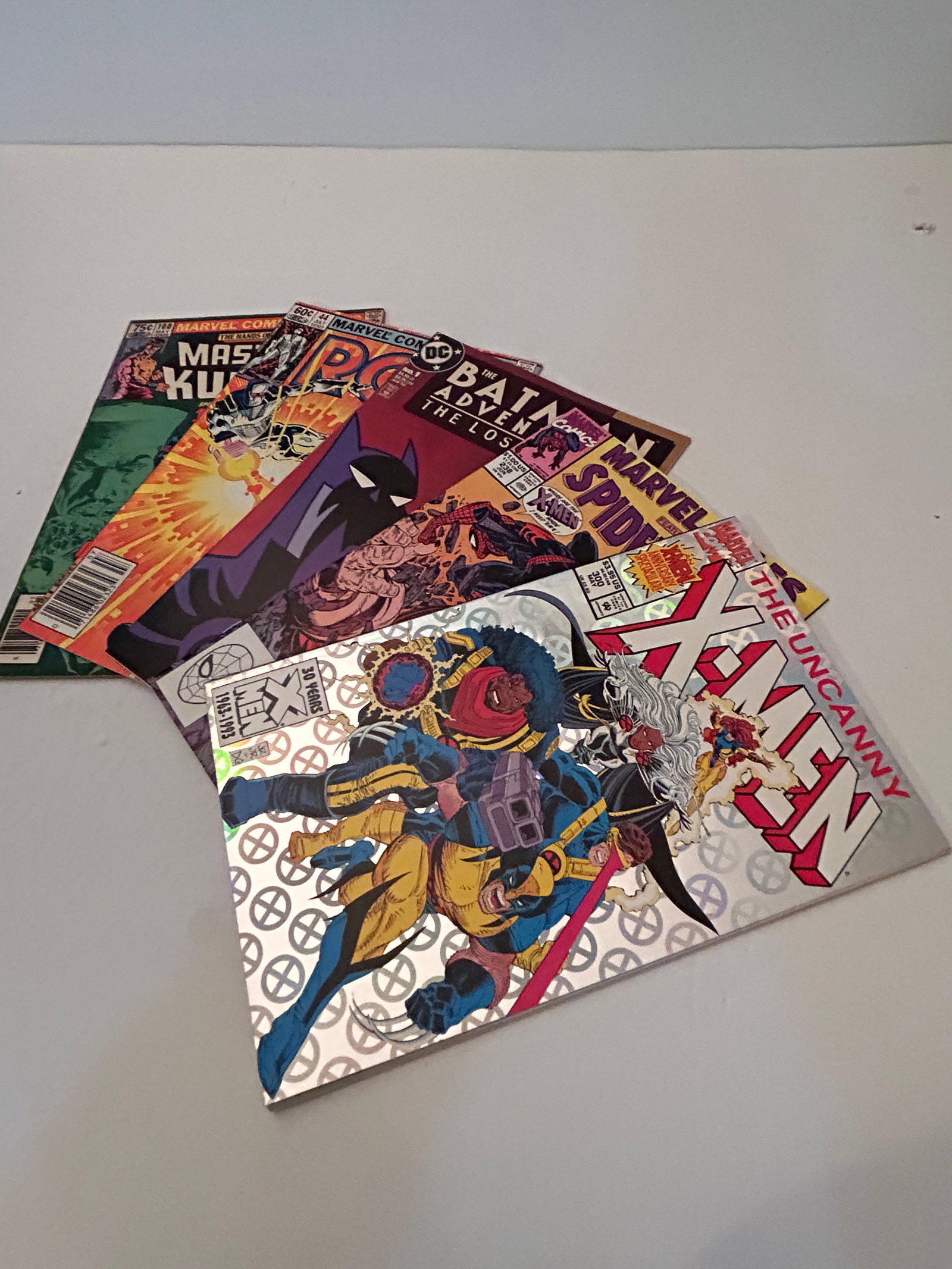 Vintage Lot Of 5 Comic Books: Vintage Lot Of 5 Comic Books Please view all photos as they are part of the description and condition of this Item, Feel free to contact me with questions or picture requests! Used Item AS IS