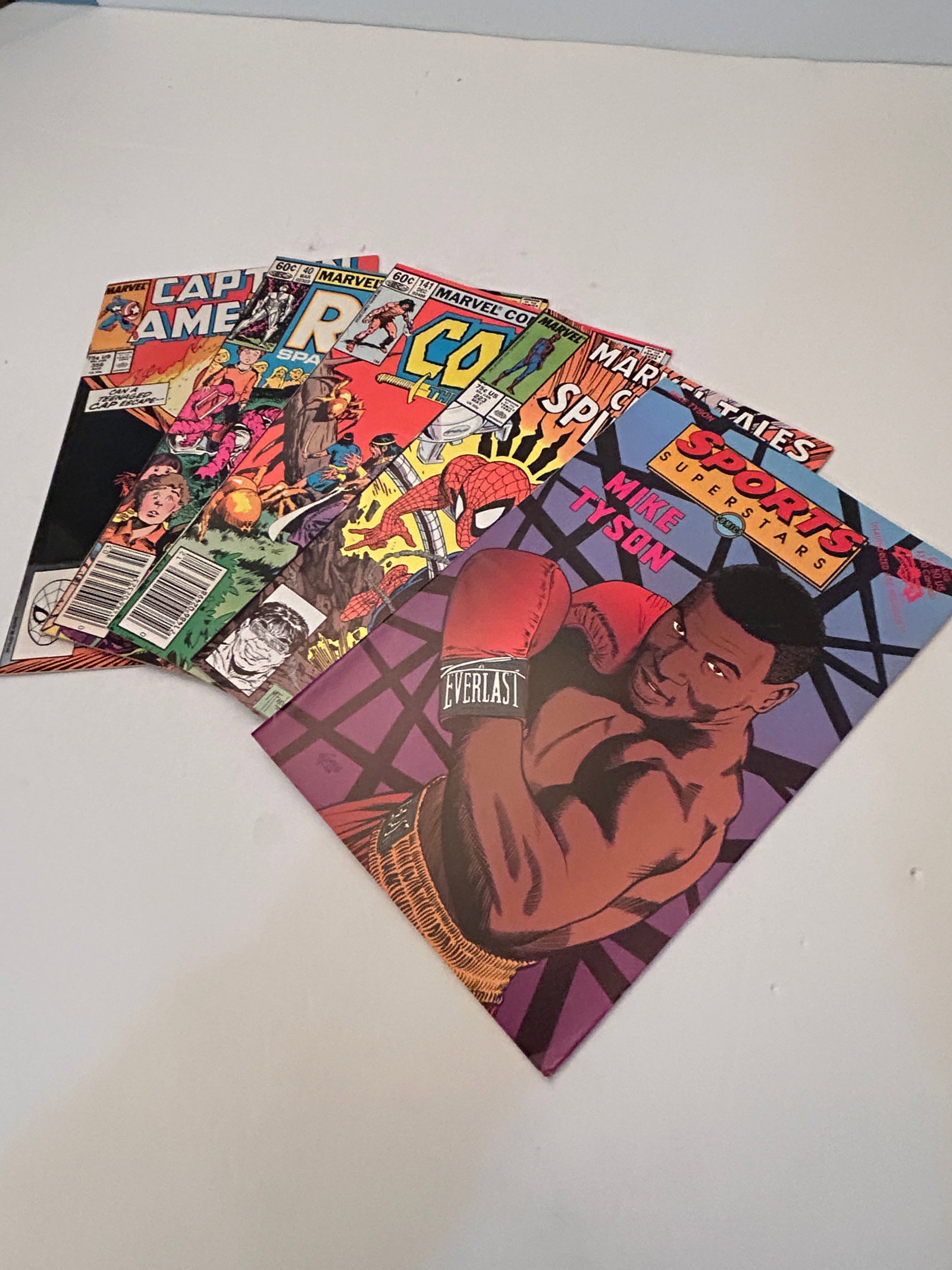 Vintage Lot Of 5 Comic Books: Vintage Lot Of 5 Comic Books Please view all photos as they are part of the description and condition of this Item, Feel free to contact me with questions or picture requests! Used Item AS IS