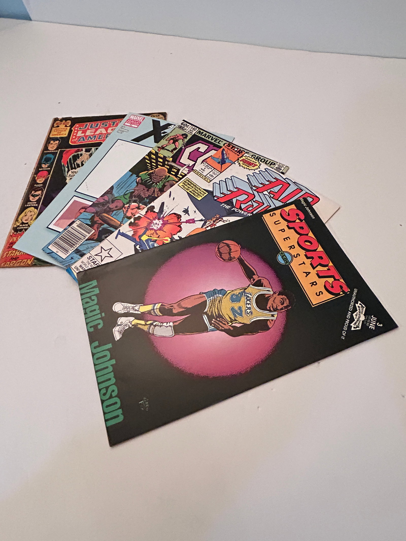 Vintage Lot Of 5 Comic Books: Vintage Lot Of 5 Comic Books Please view all photos as they are part of the description and condition of this Item, Feel free to contact me with questions or picture requests! Used Item AS IS