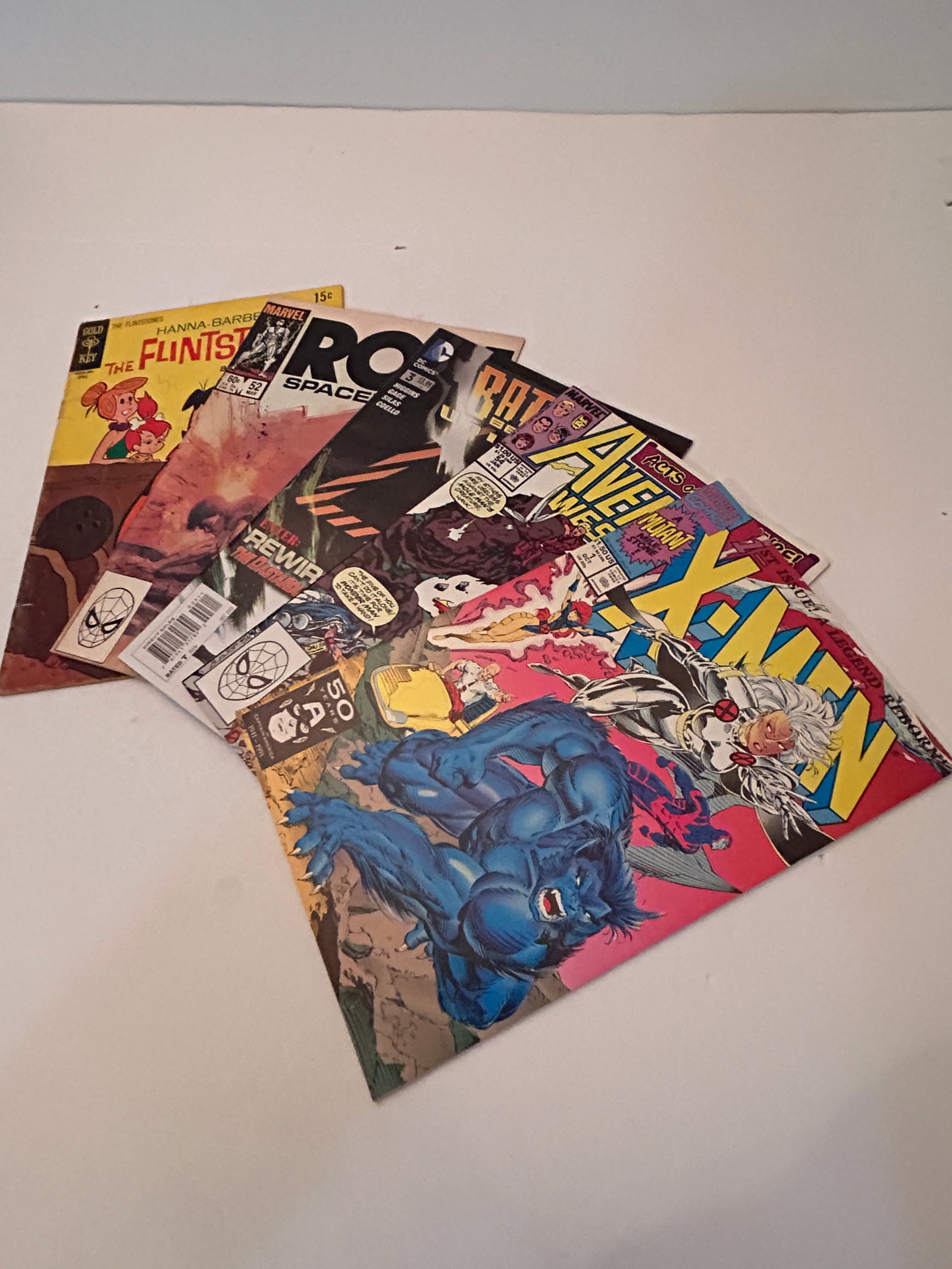 Vintage Lot Of 5 Comic Books: Vintage Lot Of 5 Comic Books Please view all photos as they are part of the description and condition of this Item, Feel free to contact me with questions or picture requests! Used Item AS IS