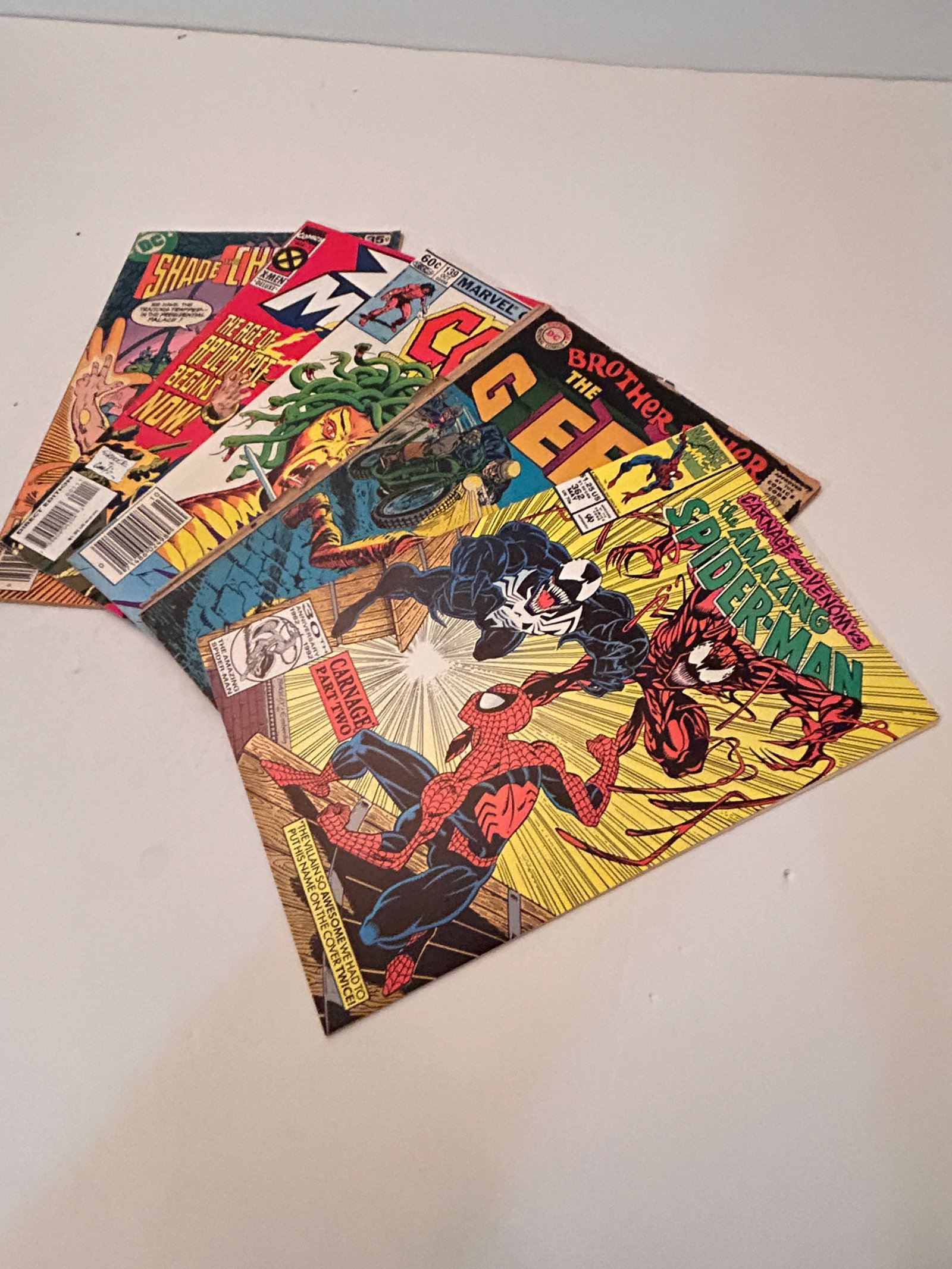 Vintage Lot Of 5 Comic Books: Vintage Lot Of 5 Comic Books Please view all photos as they are part of the description and condition of this Item, Feel free to contact me with questions or picture requests! Used Item AS IS