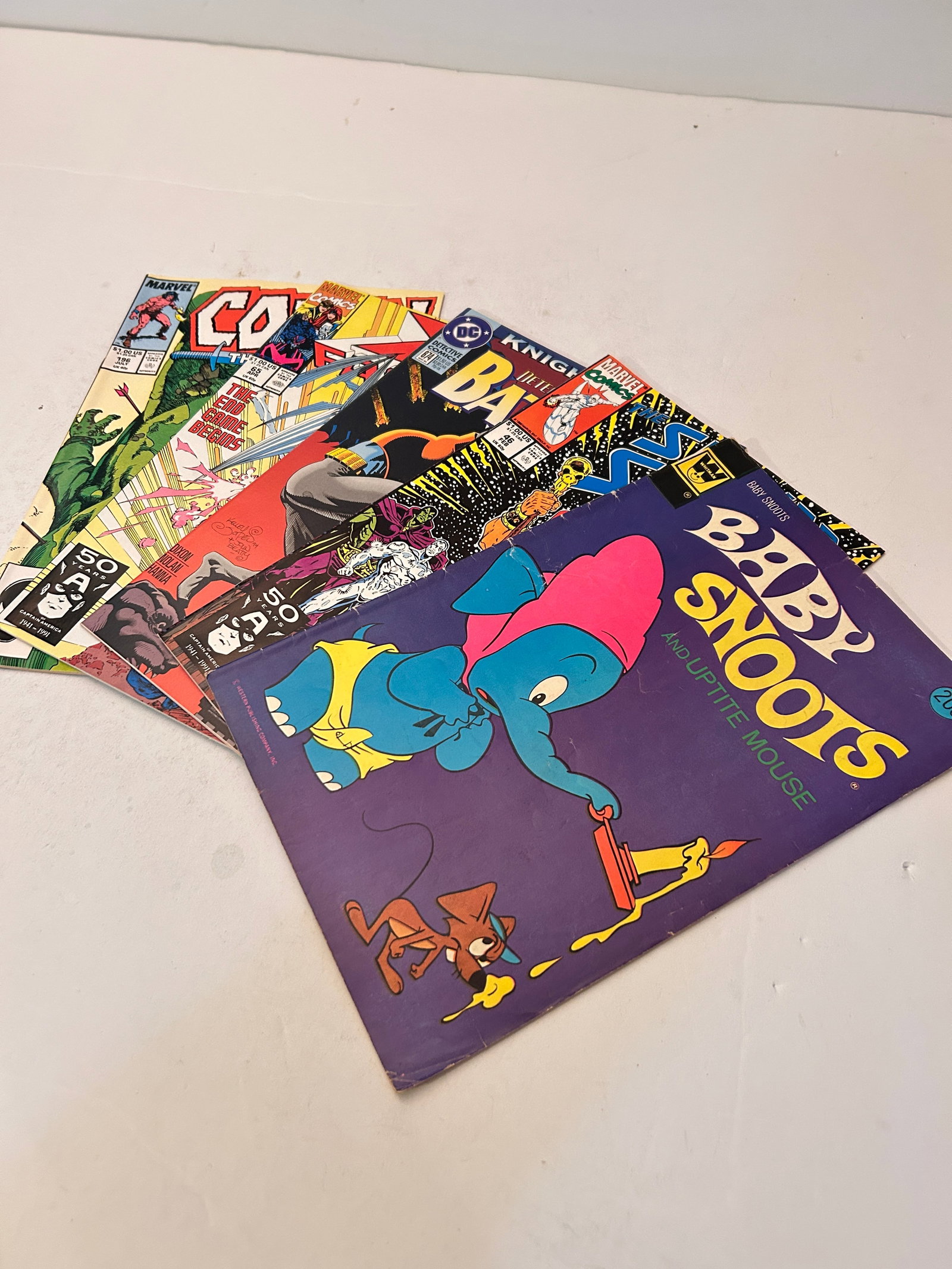 Vintage Lot of 5 Comic Books: Vintage Lot of 5 Comic Books Please view all photos as they are part of the description and condition of this Item, Feel free to contact me with questions or picture requests! Used Item AS IS