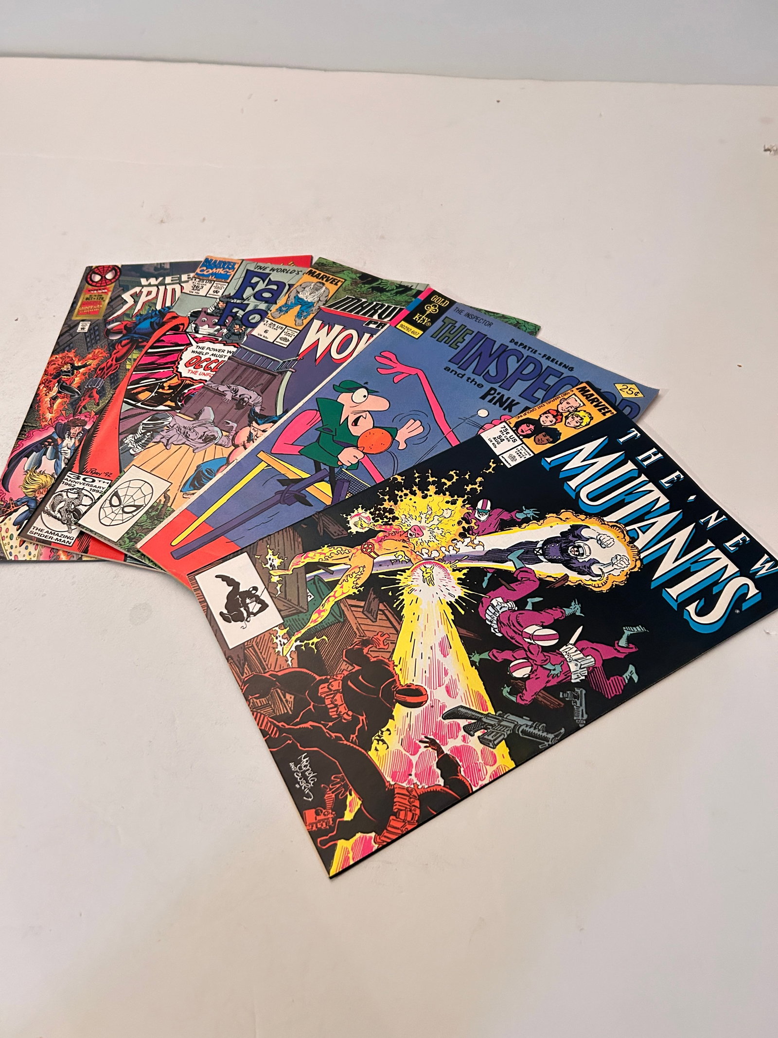 Vintage Lot of 5 Comic Books: Vintage Lot of 5 Comic Books Please view all photos as they are part of the description and condition of this Item, Feel free to contact me with questions or picture requests! Used Item AS IS