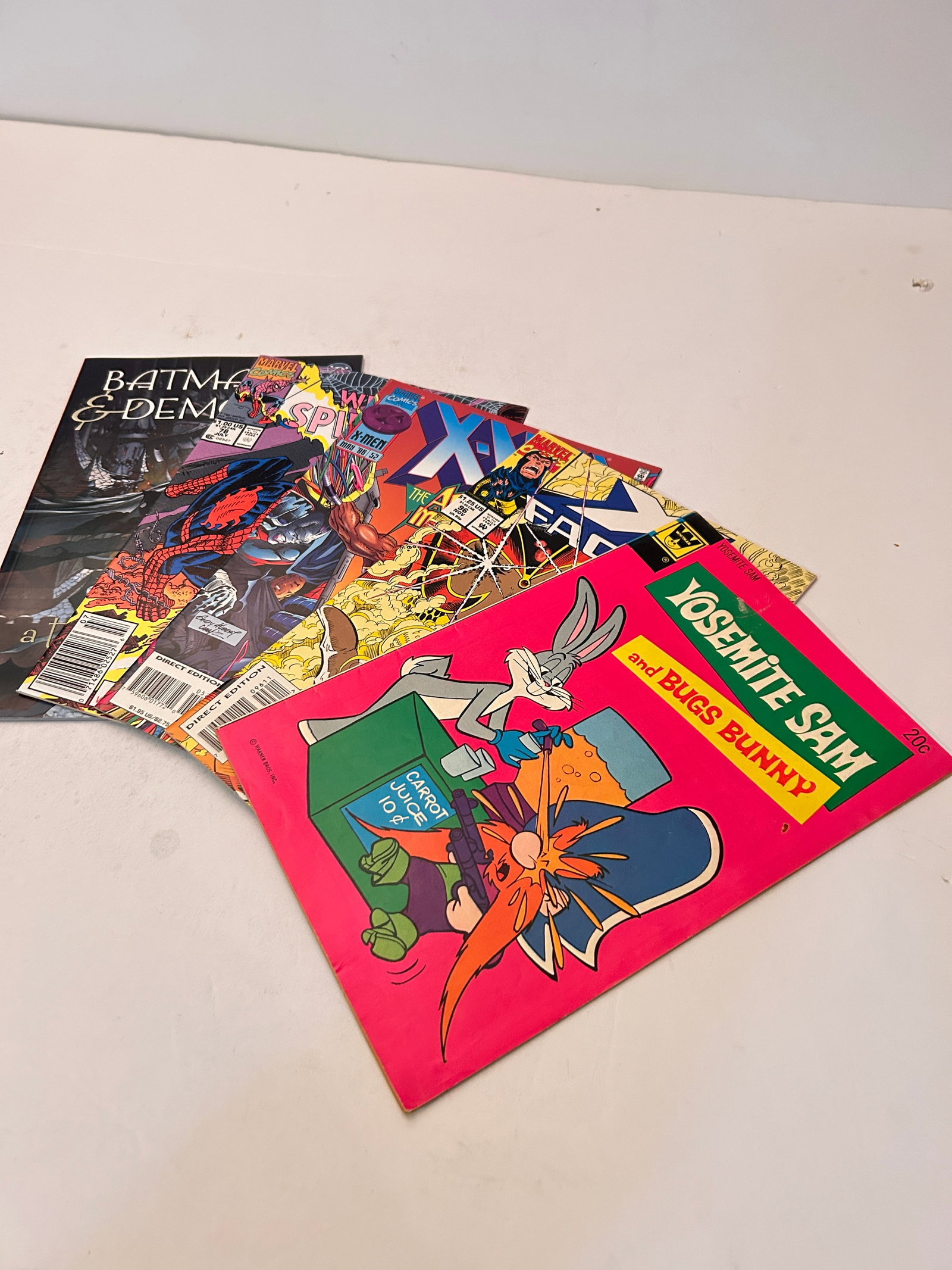 Vintage Lot of 5 Comic Books: Vintage Lot of 5 Comic Books Please view all photos as they are part of the description and condition of this Item, Feel free to contact me with questions or picture requests! Used Item AS IS