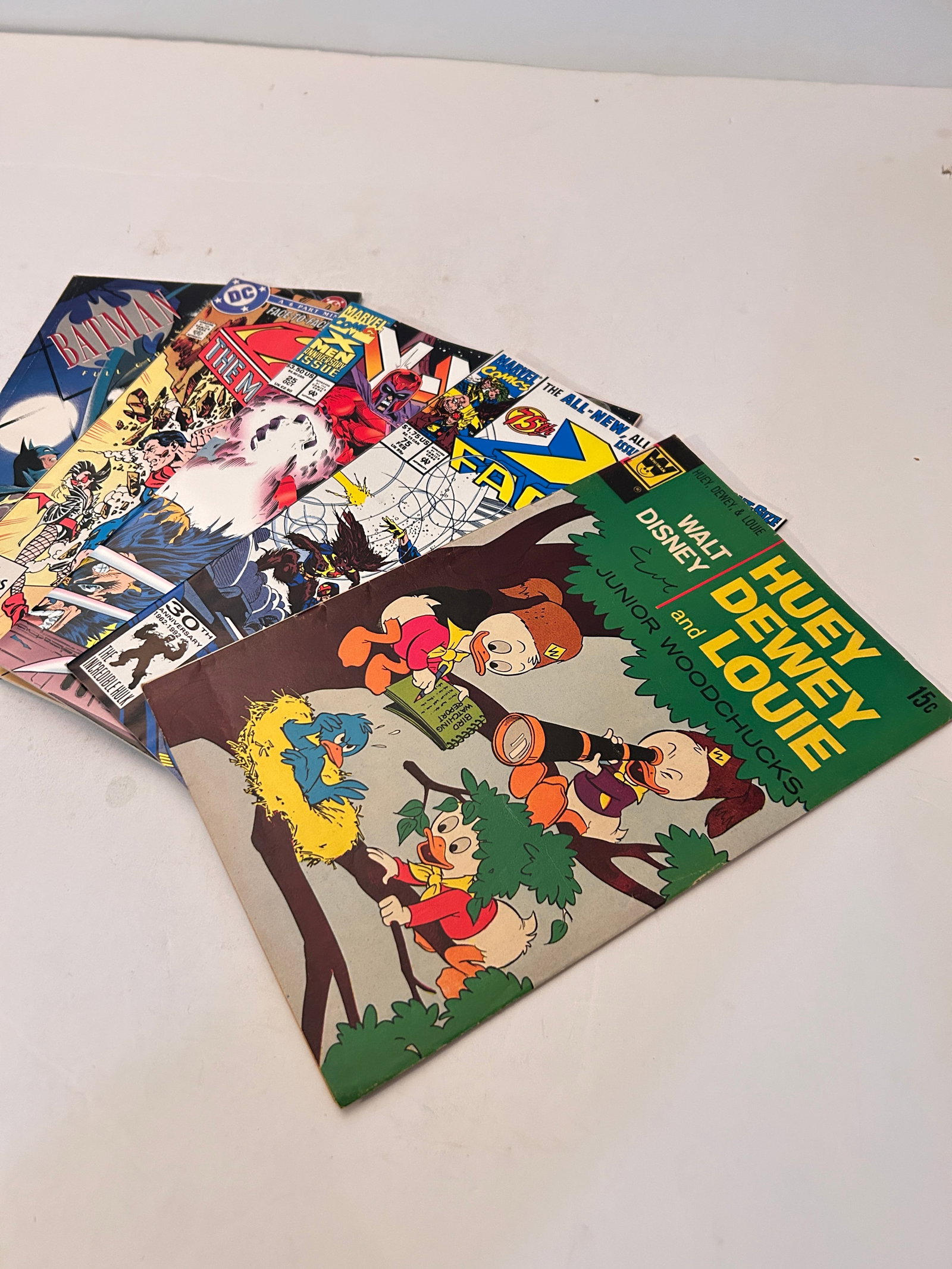 Vintage Lot of 5 Comic Books: Vintage Lot of 5 Comic Books Please view all photos as they are part of the description and condition of this Item, Feel free to contact me with questions or picture requests! Used Item AS IS
