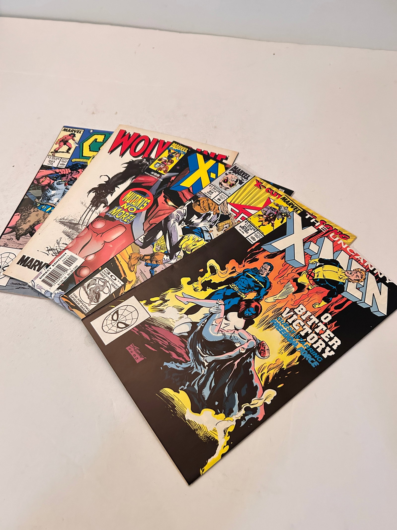 Vintage Lot of 5 Comic Books: Vintage Lot of 5 Comic Books Please view all photos as they are part of the description and condition of this Item, Feel free to contact me with questions or picture requests! Used Item AS IS