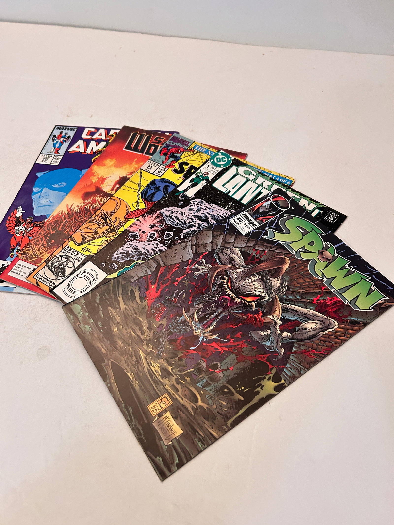 Vintage Lot of 5 Comic Books: Vintage Lot of 5 Comic Books Please view all photos as they are part of the description and condition of this Item, Feel free to contact me with questions or picture requests! Used Item AS IS