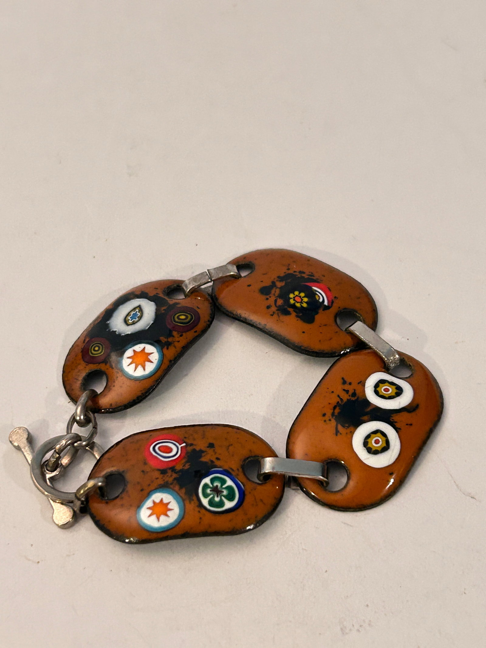 Vintage Brown Enamel floral Bracelet Sz 7": Vintage Brown Enamel floral Bracelet Sz 7" Please view all photos as they are part of the description and condition of this Item, Feel free to contact me with questions or picture requests! Used Item 