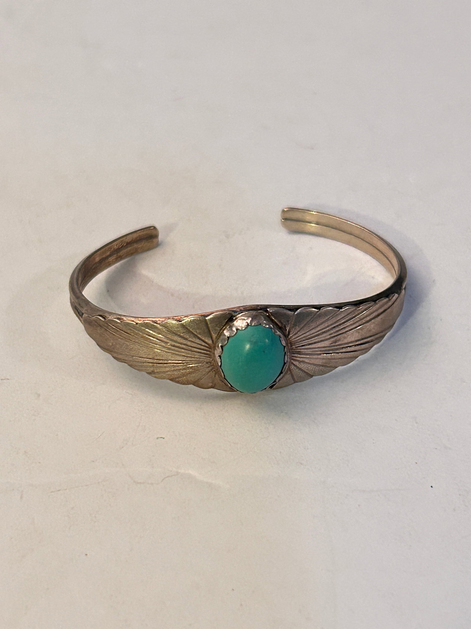 Vintage Native American Navajo Turquoise Sterling silver Bracelet 6" 14 grams: Vintage Native American Navajo Turquoise Sterling silver Bracelet 6" 14 grams Please view all photos as they are part of the description and condition of this Item, Feel free to contact me with questi
