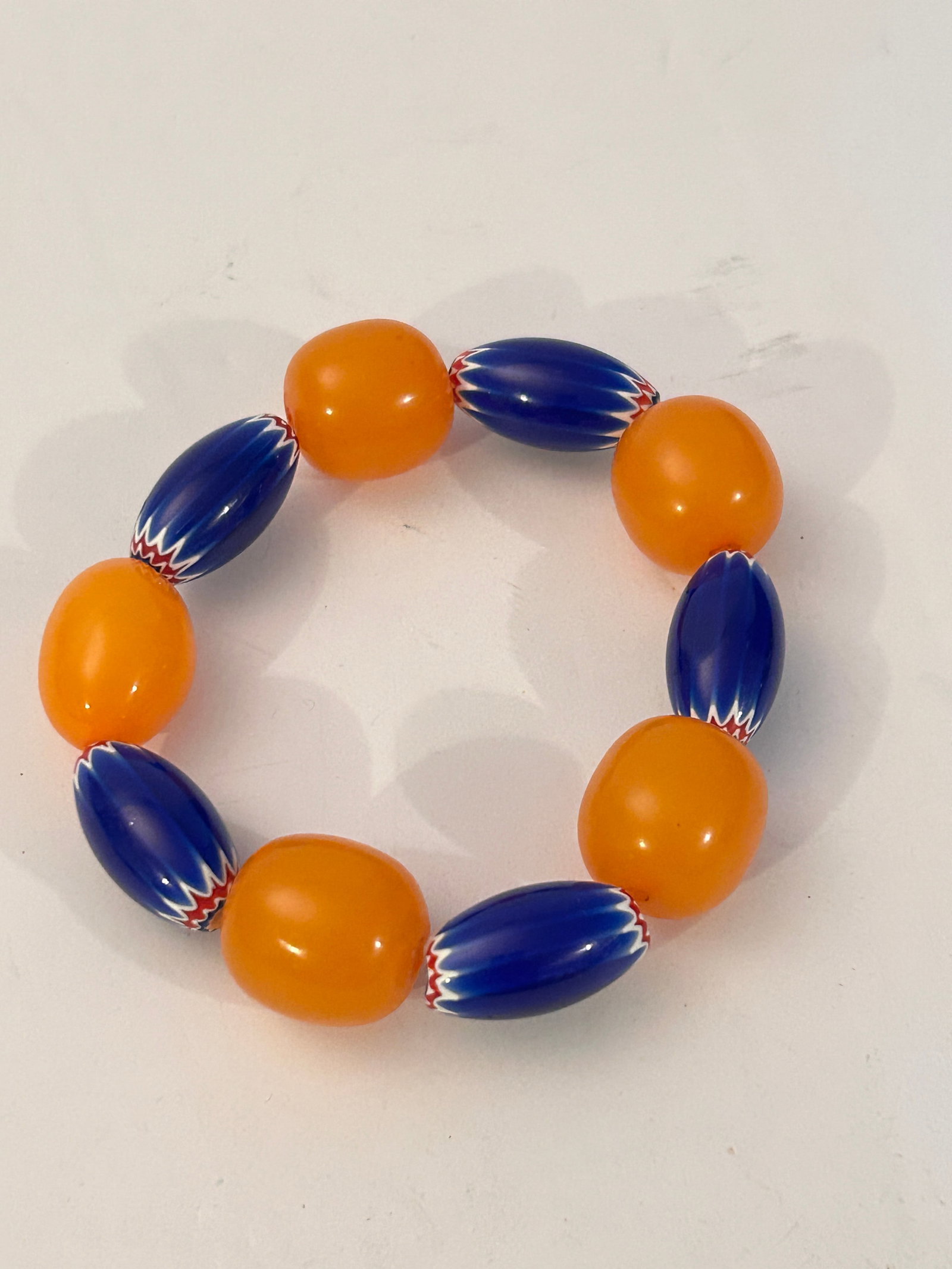 Vintage African bead Bracelet: Vintage African bead Bracelet Please view all photos as they are part of the description and condition of this Item, Feel free to contact me with questions or picture requests! Used Item AS IS