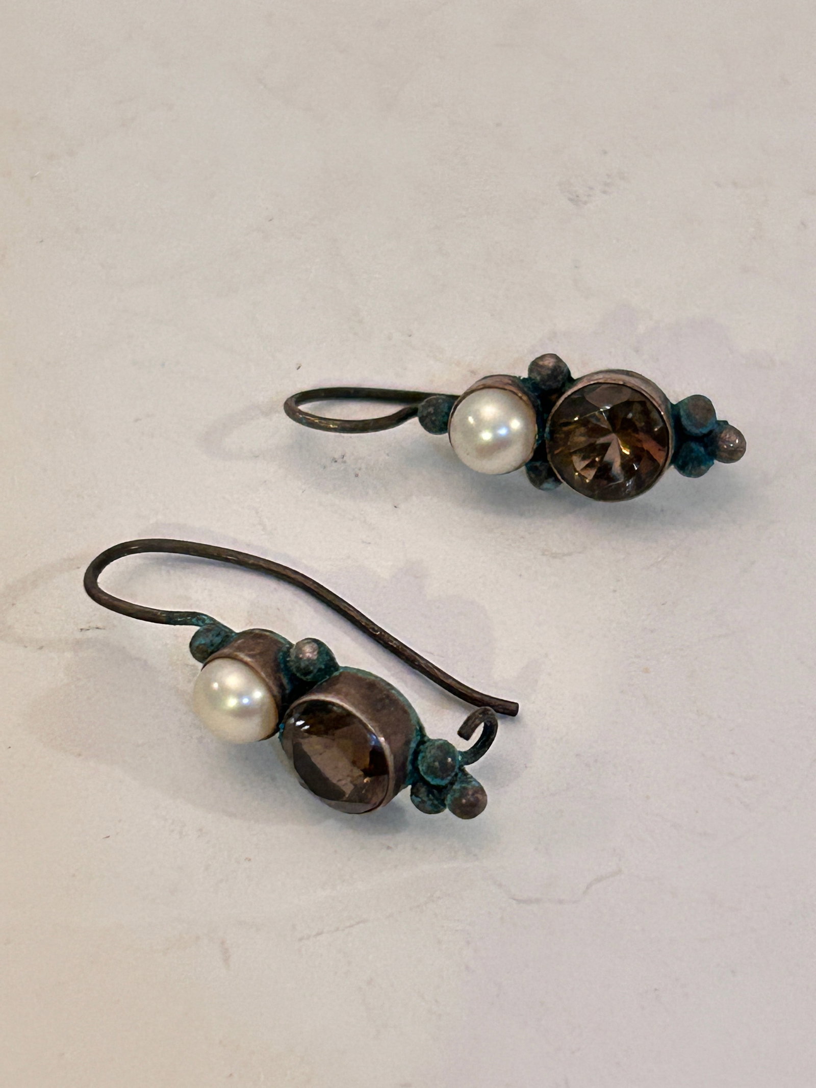 Vintage Sterling Silver Earrings: Vintage Sterling Silver Earrings Please view all photos as they are part of the description and condition of this Item, Feel free to contact me with questions or picture requests! Used Item AS IS