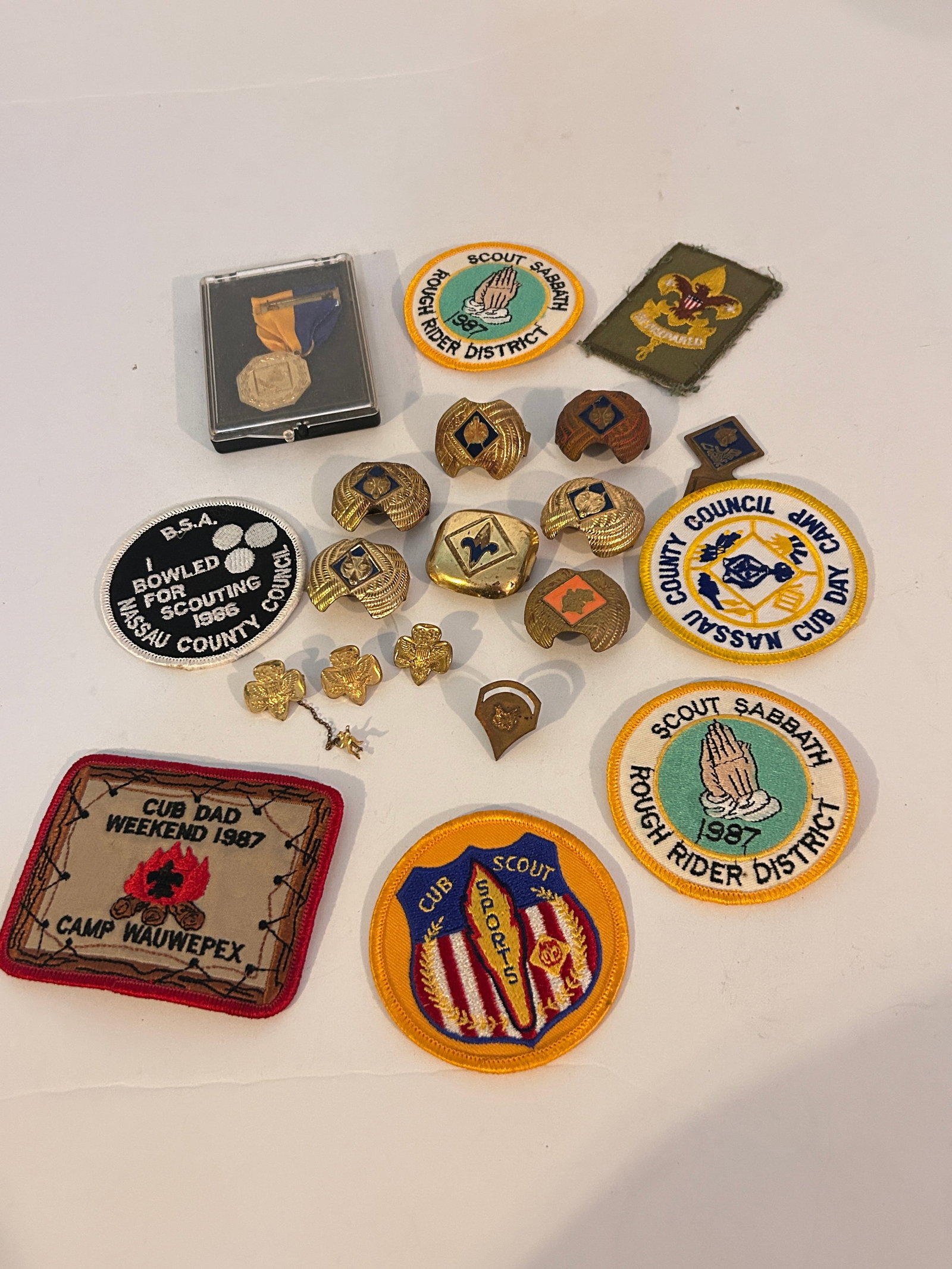 Vintage Lot of Scout Collectibles: Vintage Lot of Scout Collectibles Please view all photos as they are part of the description and condition of this Item, Feel free to contact me with questions or picture requests! Used Item AS IS