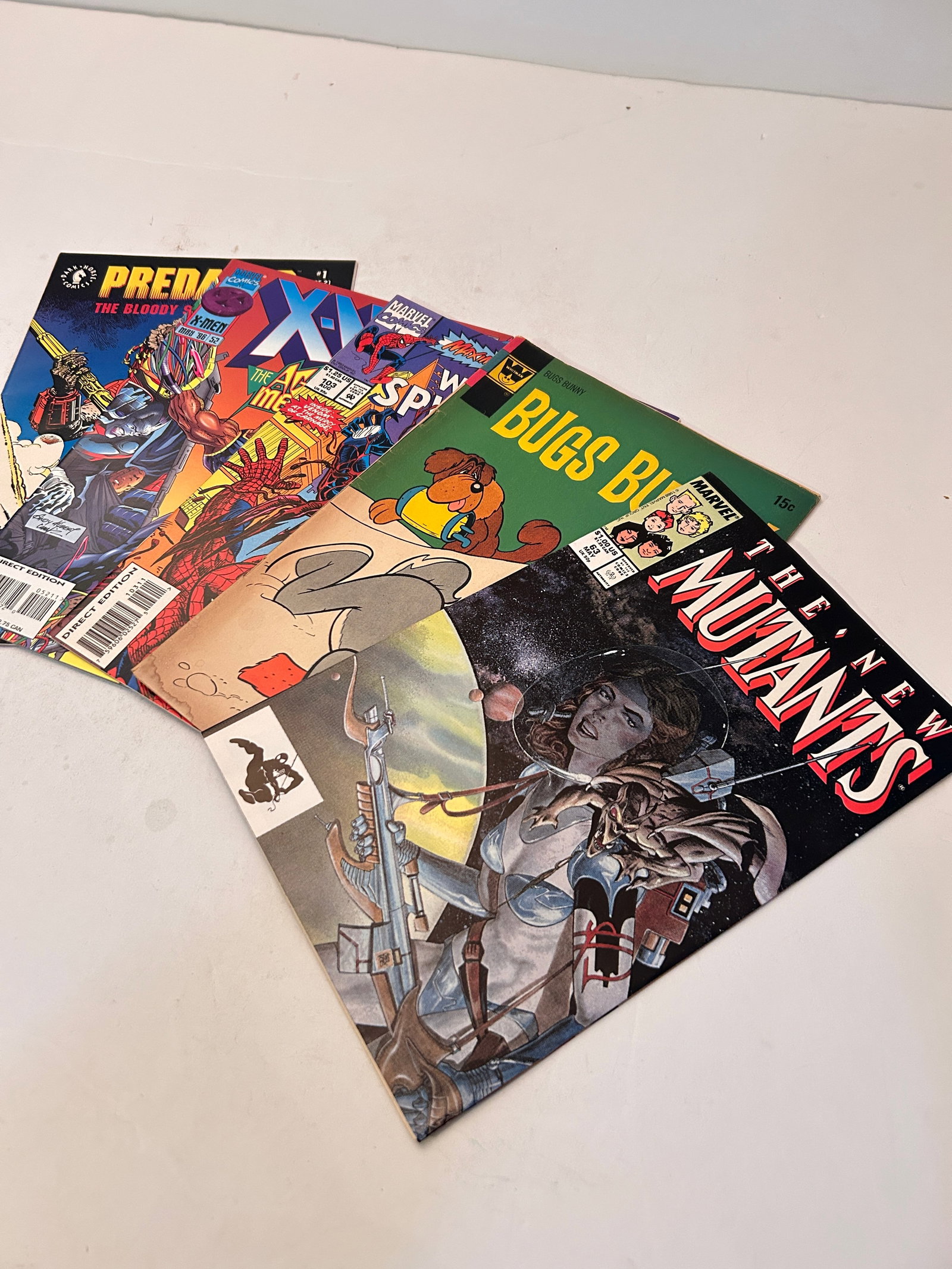 Vintage Lot of 5 Comic Books: Vintage Lot of 5 Comic Books Please view all photos as they are part of the description and condition of this Item, Feel free to contact me with questions or picture requests! Used Item AS IS
