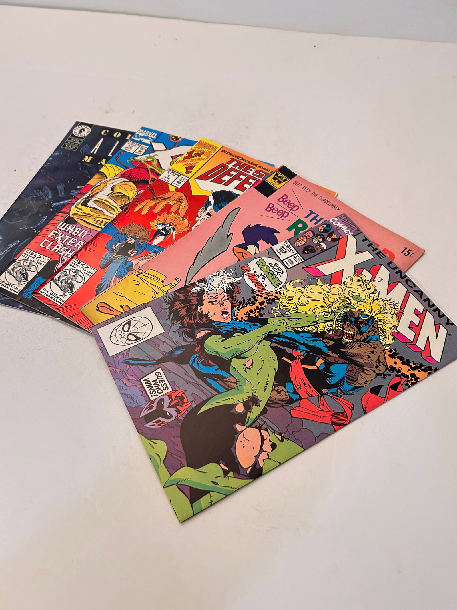 Vintage Lot of 5 Comic Books: Vintage Lot of 5 Comic Books Please view all photos as they are part of the description and condition of this Item, Feel free to contact me with questions or picture requests! Used Item AS IS