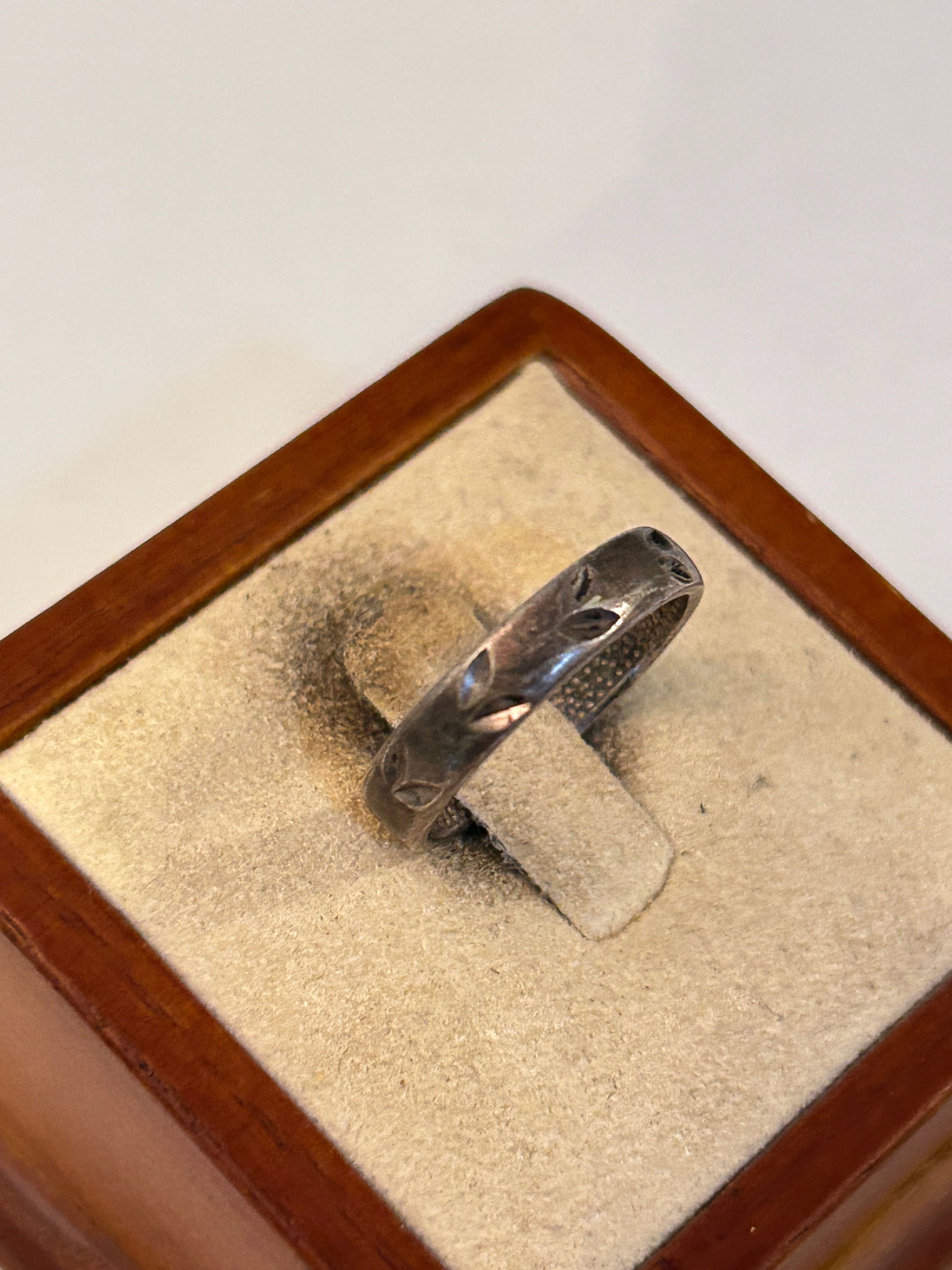 Vintage Sterling Silver Band Ring Sz 7: Vintage Sterling Silver Band Ring Sz 7 Please view all photos as they are part of the description and condition of this Item, Feel free to contact me with questions or picture requests! Used Item AS I