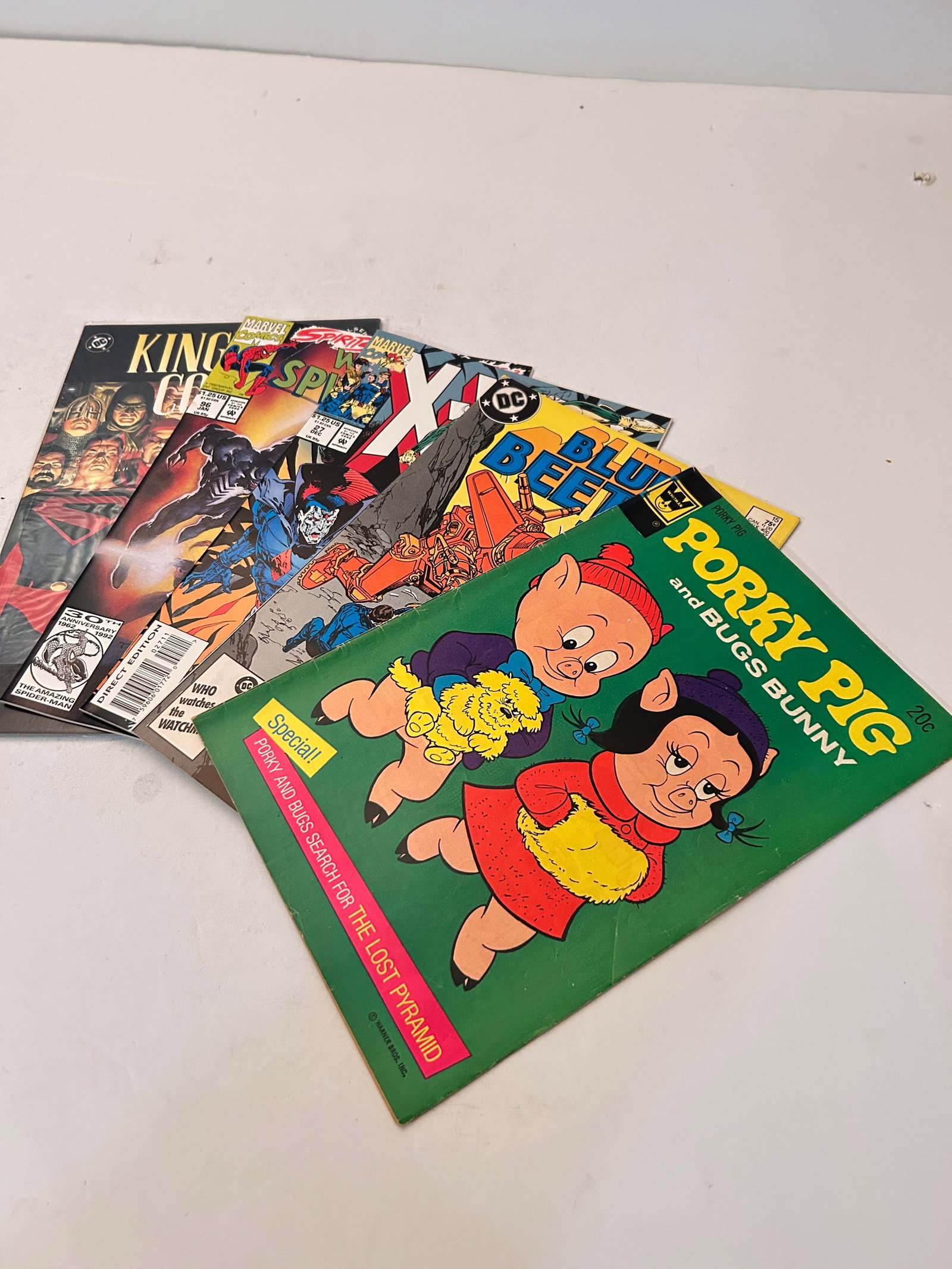 Vintage Lot of 5 Comic Books: Vintage Lot of 5 Comic Books Please view all photos as they are part of the description and condition of this Item, Feel free to contact me with questions or picture requests! Used Item AS IS