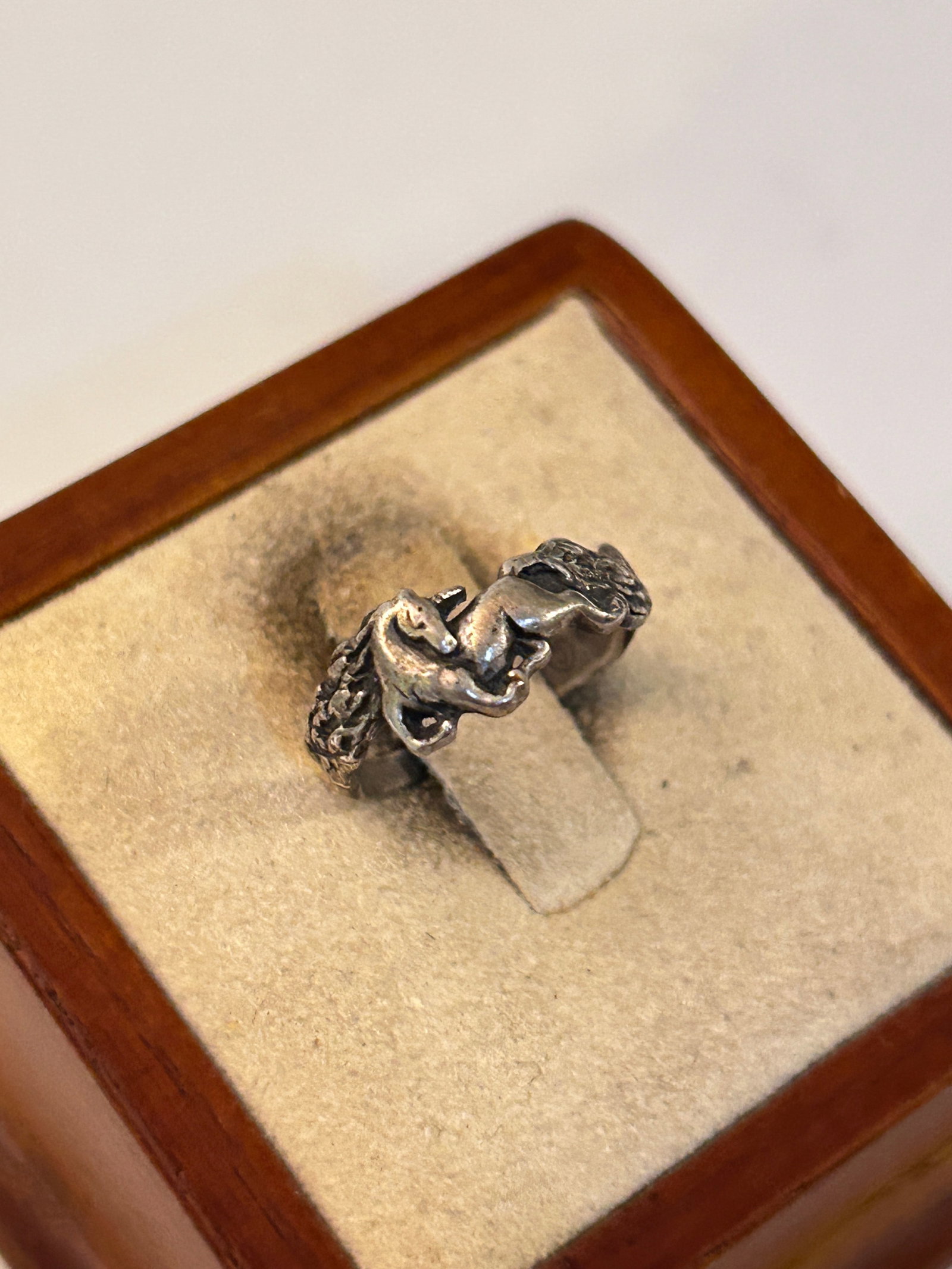 Vintage Sterling Silver Horse Ring Sz 4: Vintage Sterling Silver Horse Ring Sz 4 Please view all photos as they are part of the description and condition of this Item, Feel free to contact me with questions or picture requests! Used Item AS 