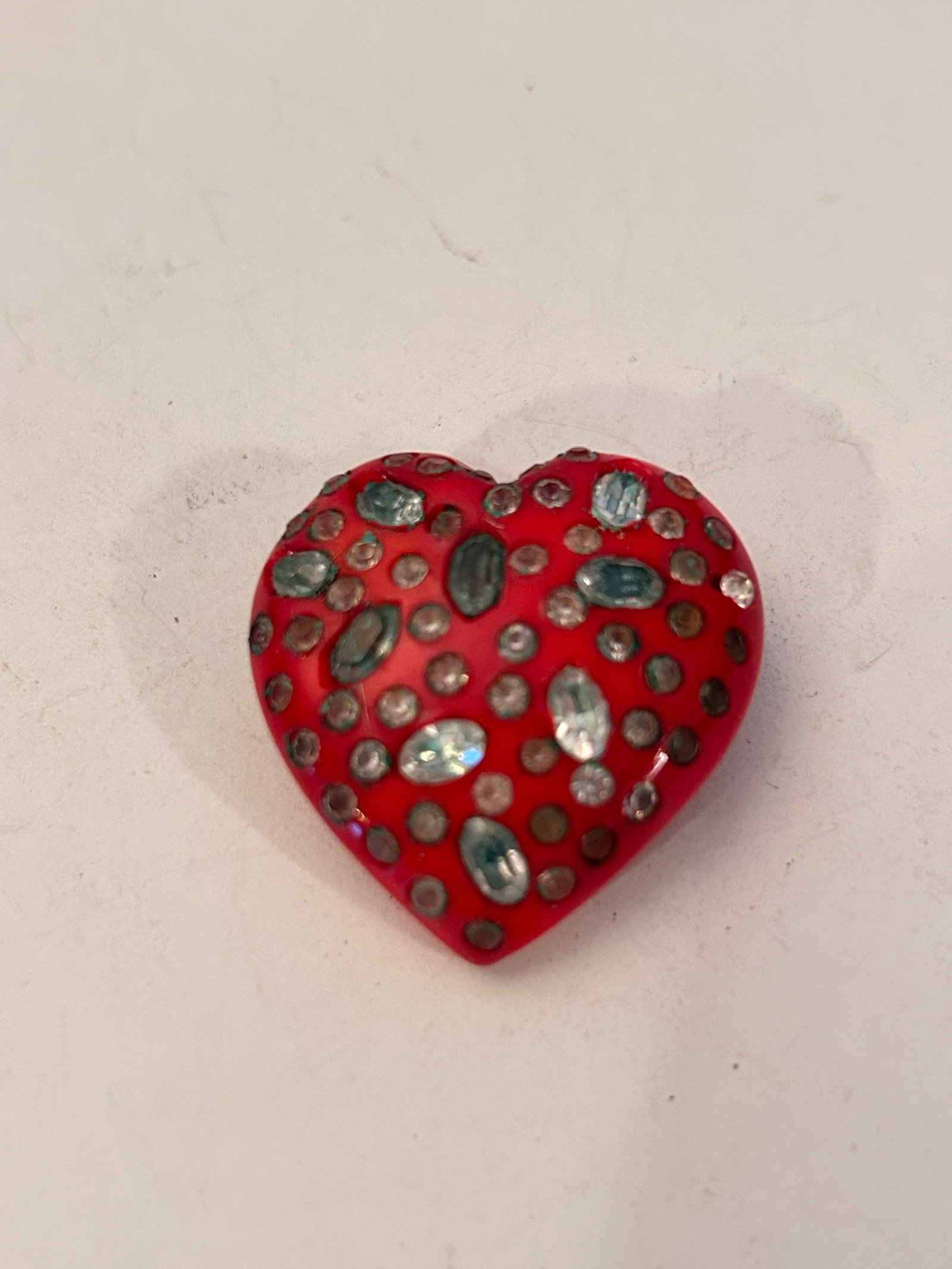 Vintage red heart resin rhinestone brooch: Vintage red heart resin rhinestone brooch Please view all photos as they are part of the description and condition of this Item, Feel free to contact me with questions or picture requests! Used Item A