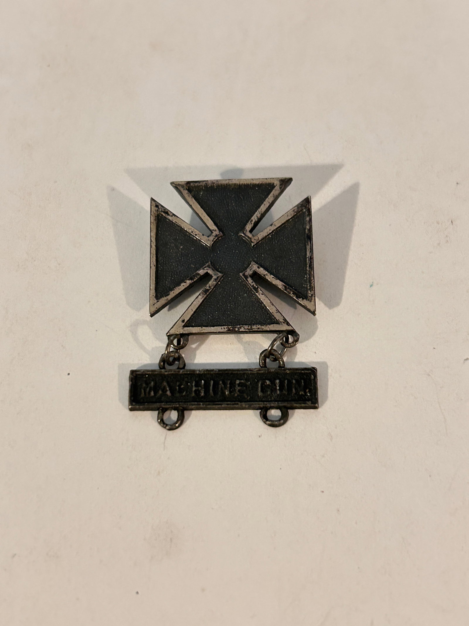 US Army Sterling Silver cross Machine Gun insignia PIN: US Army Sterling Silver cross Machine Gun insignia PIN Please view all photos as they are part of the description and condition of this Item, Feel free to contact me with questions or picture requests