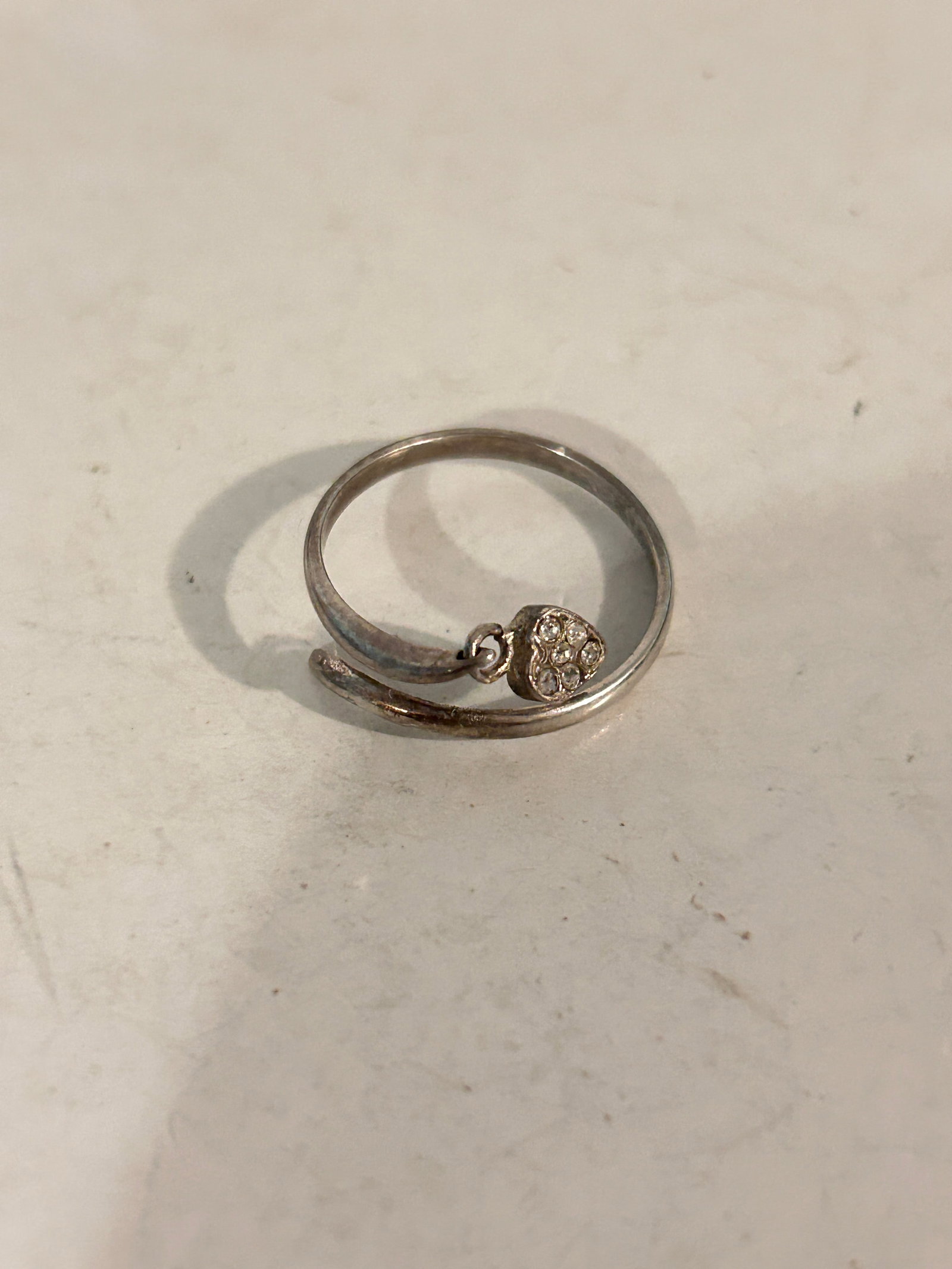 Vintage Sterling Silver Rhinestone Heart Ring Sz 7: Vintage Sterling Silver Rhinestone Heart Ring Sz 7 Please view all photos as they are part of the description and condition of this Item, Feel free to contact me with questions or picture requests! Us