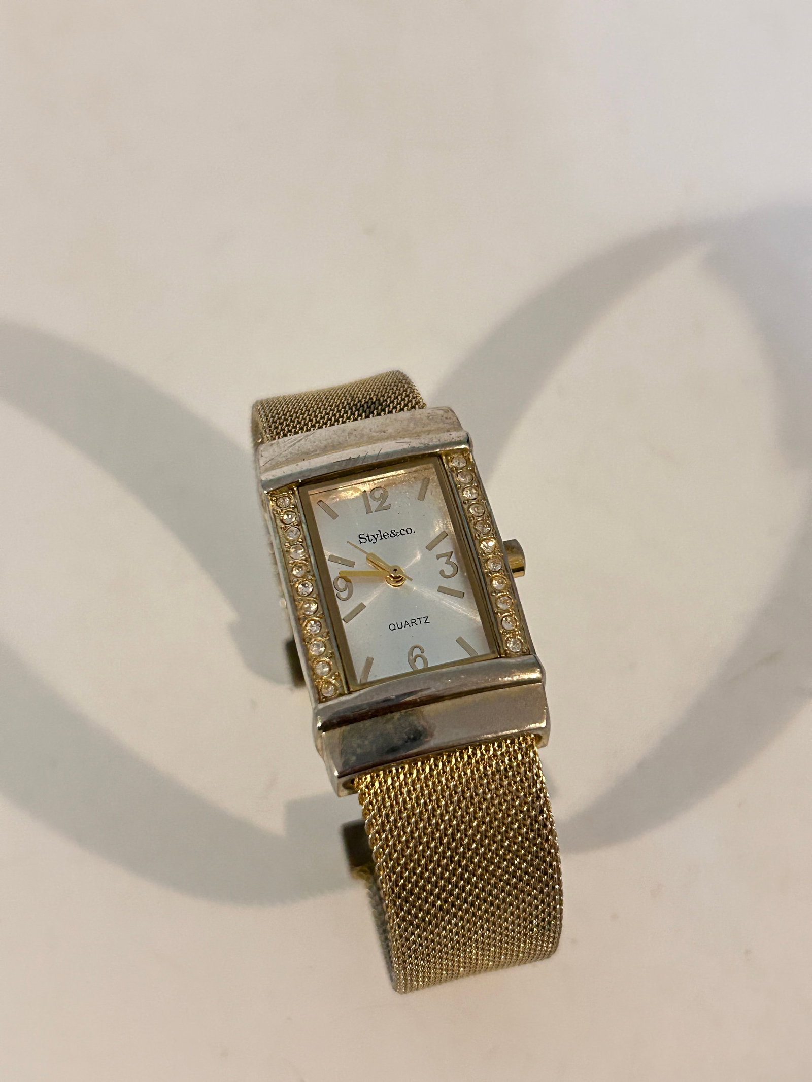 Vintage style co watch quartz watch mesh needs bat: Vintage style co watch quartz watch mesh needs bat Please view all photos as they are part of the description and condition of this Item, Feel free to contact me with questions or picture requests! Us