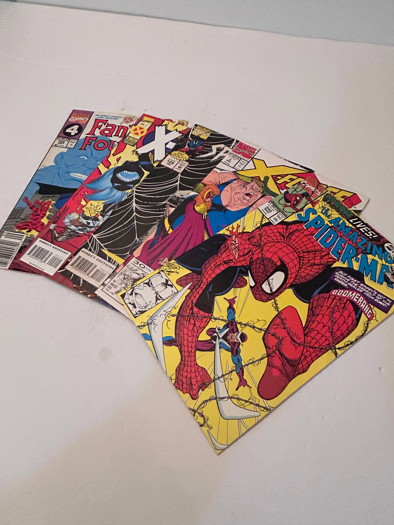 Vintage Lot of 5 Comic Books: Vintage Lot of 5 Comic Books Please view all photos as they are part of the description and condition of this Item, Feel free to contact me with questions or picture requests! Used Item AS IS