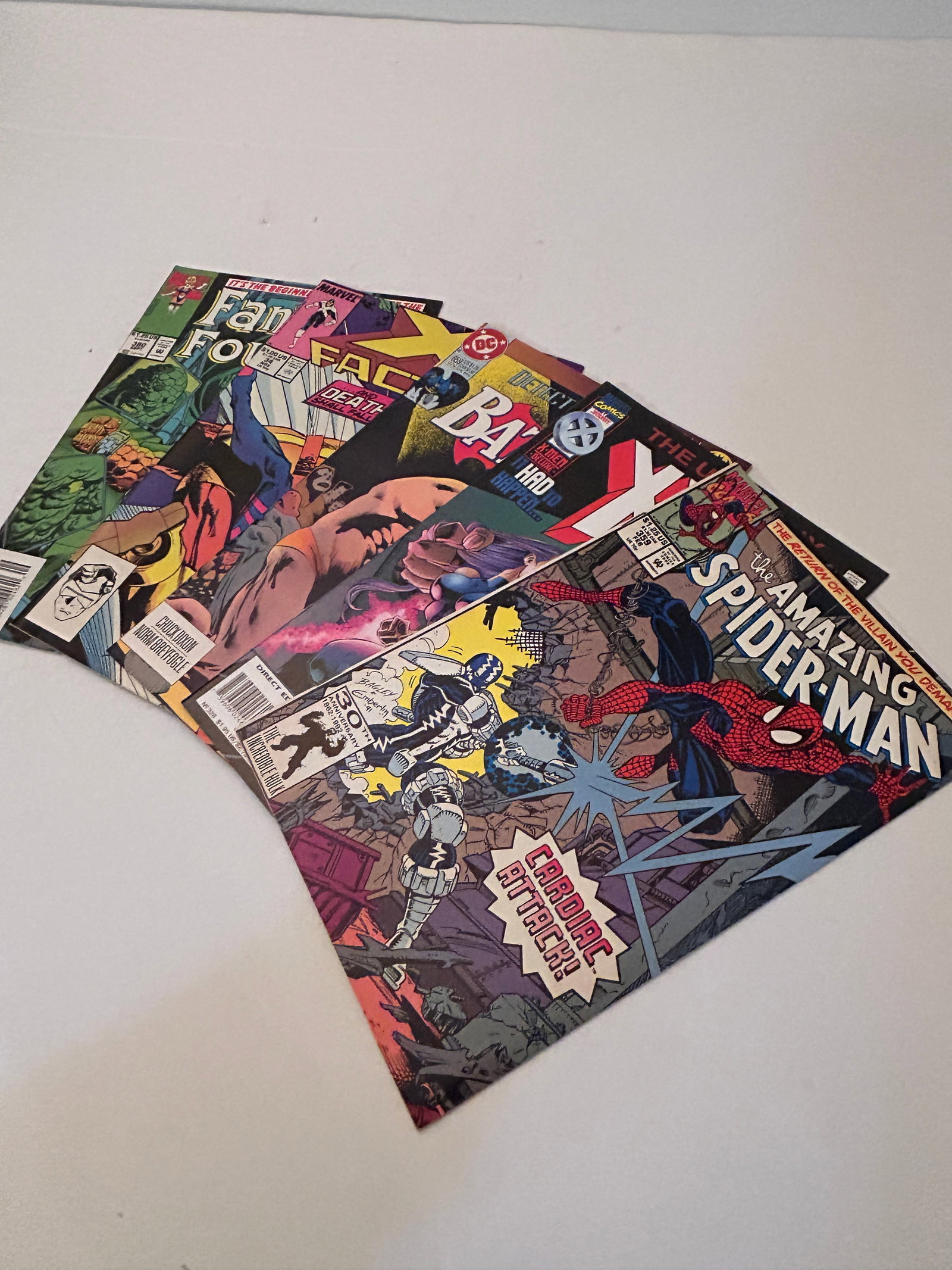 Vintage Lot of 5 Comic Books: Vintage Lot of 5 Comic Books Please view all photos as they are part of the description and condition of this Item, Feel free to contact me with questions or picture requests! Used Item AS IS