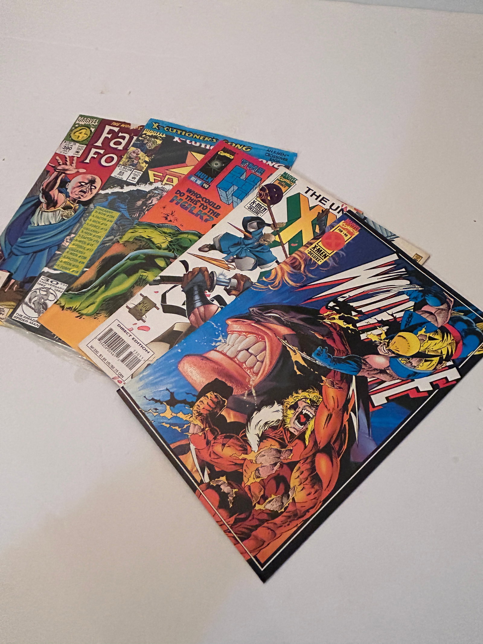 Vintage Lot of 5 Comic Books: Vintage Lot of 5 Comic Books Please view all photos as they are part of the description and condition of this Item, Feel free to contact me with questions or picture requests! Used Item AS IS