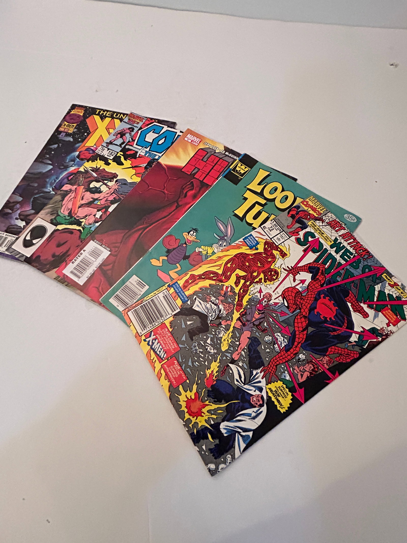 Vintage Lot of 5 Comic Books: Vintage Lot of 5 Comic Books Please view all photos as they are part of the description and condition of this Item, Feel free to contact me with questions or picture requests! Used Item AS IS