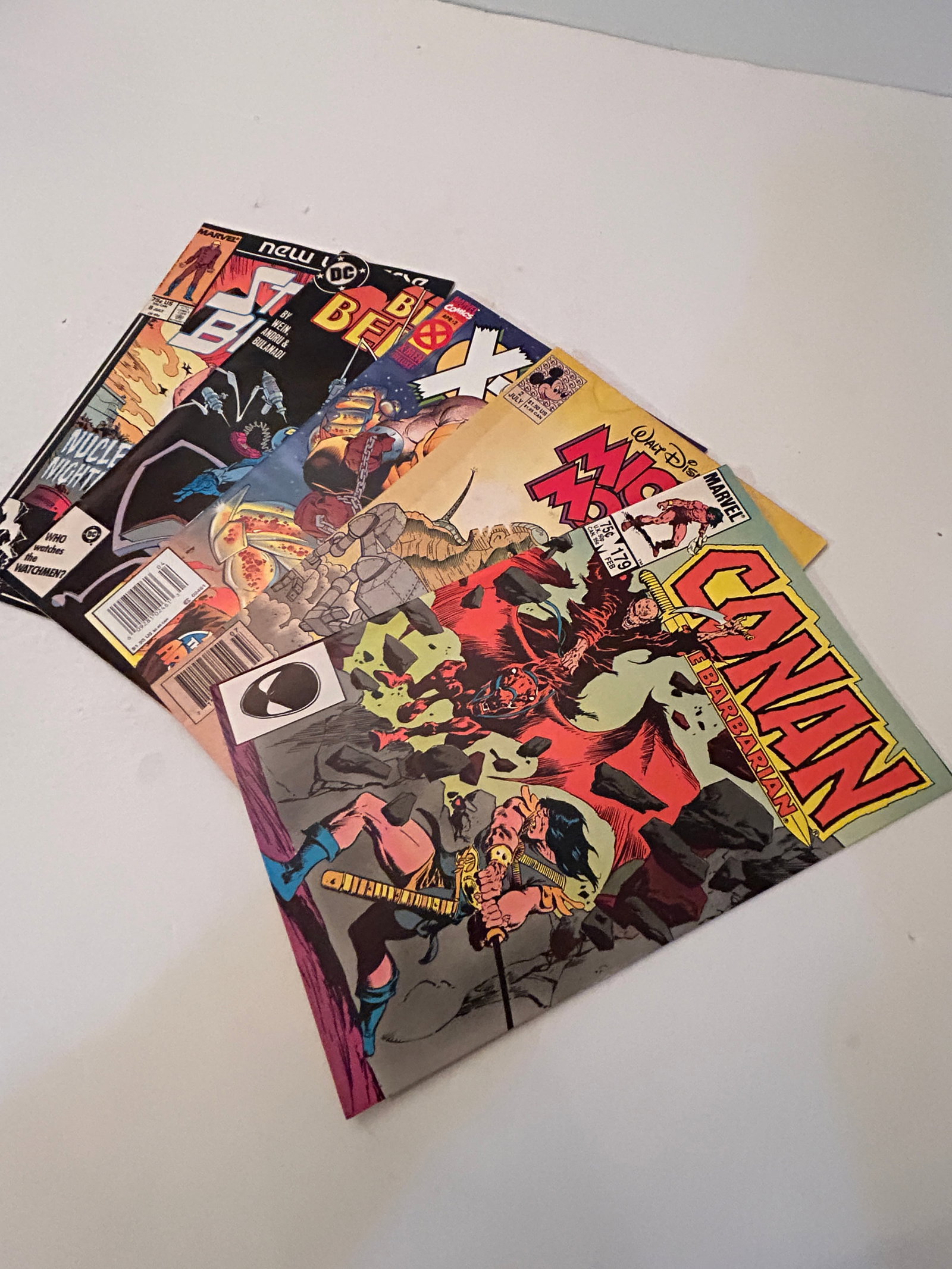 Vintage Lot of 5 Comic Books: Vintage Lot of 5 Comic Books Please view all photos as they are part of the description and condition of this Item, Feel free to contact me with questions or picture requests! Used Item AS IS