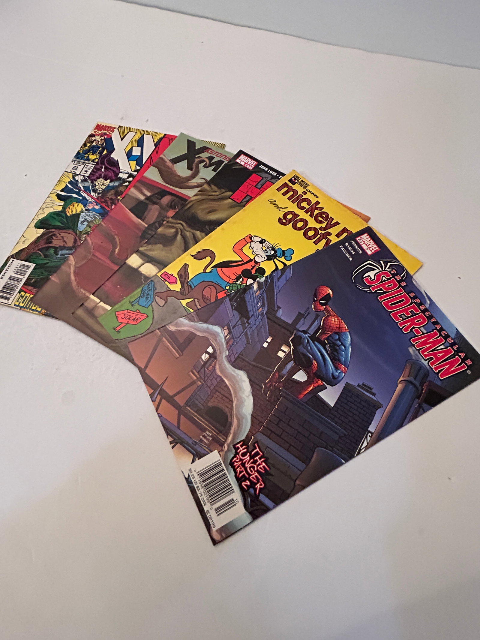Vintage Lot of 5 Comic Books: Vintage Lot of 5 Comic Books Please view all photos as they are part of the description and condition of this Item, Feel free to contact me with questions or picture requests! Used Item AS IS