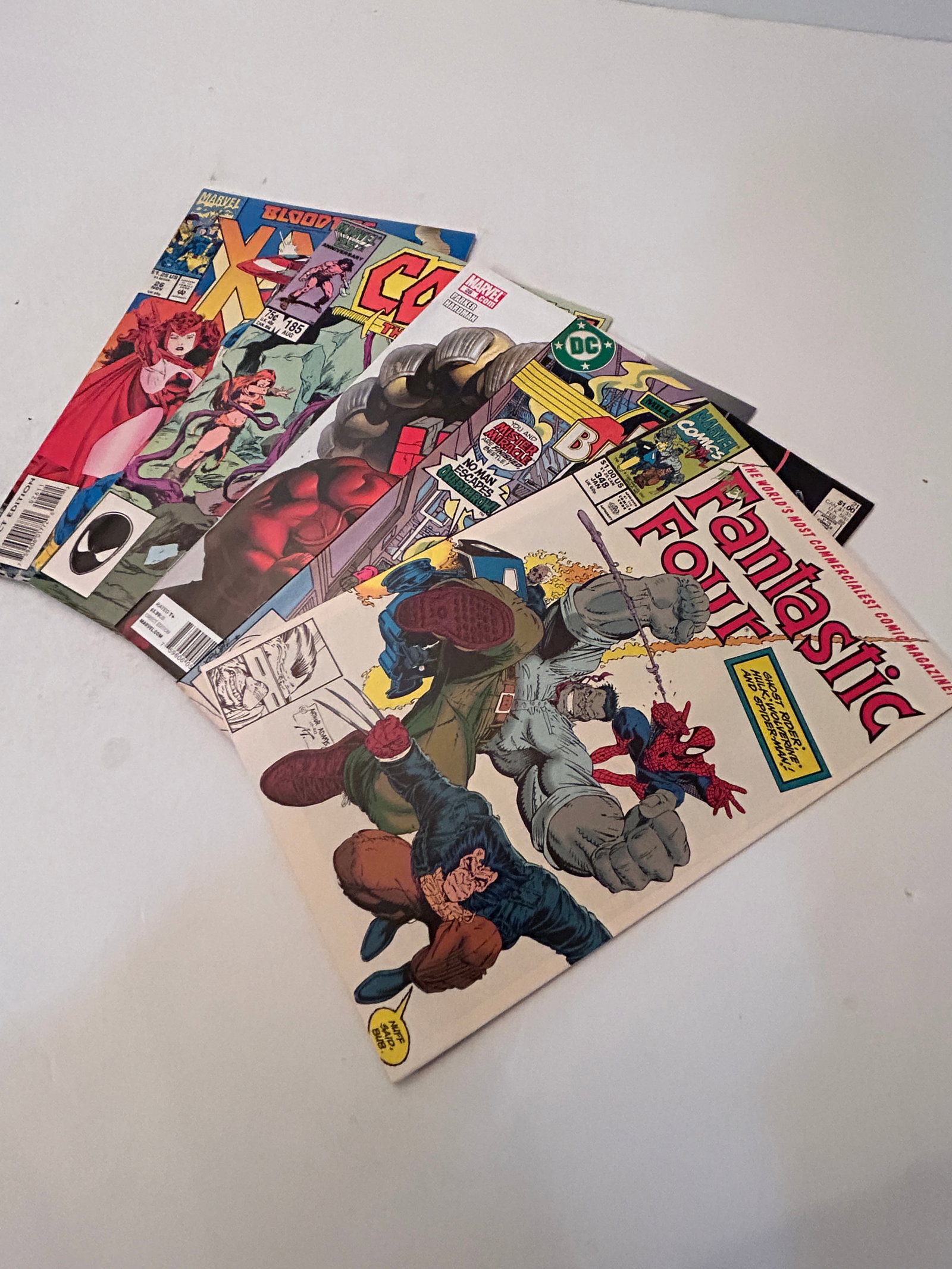 Vintage Lot of 5 Comic Books: Vintage Lot of 5 Comic Books Please view all photos as they are part of the description and condition of this Item, Feel free to contact me with questions or picture requests! Used Item AS IS