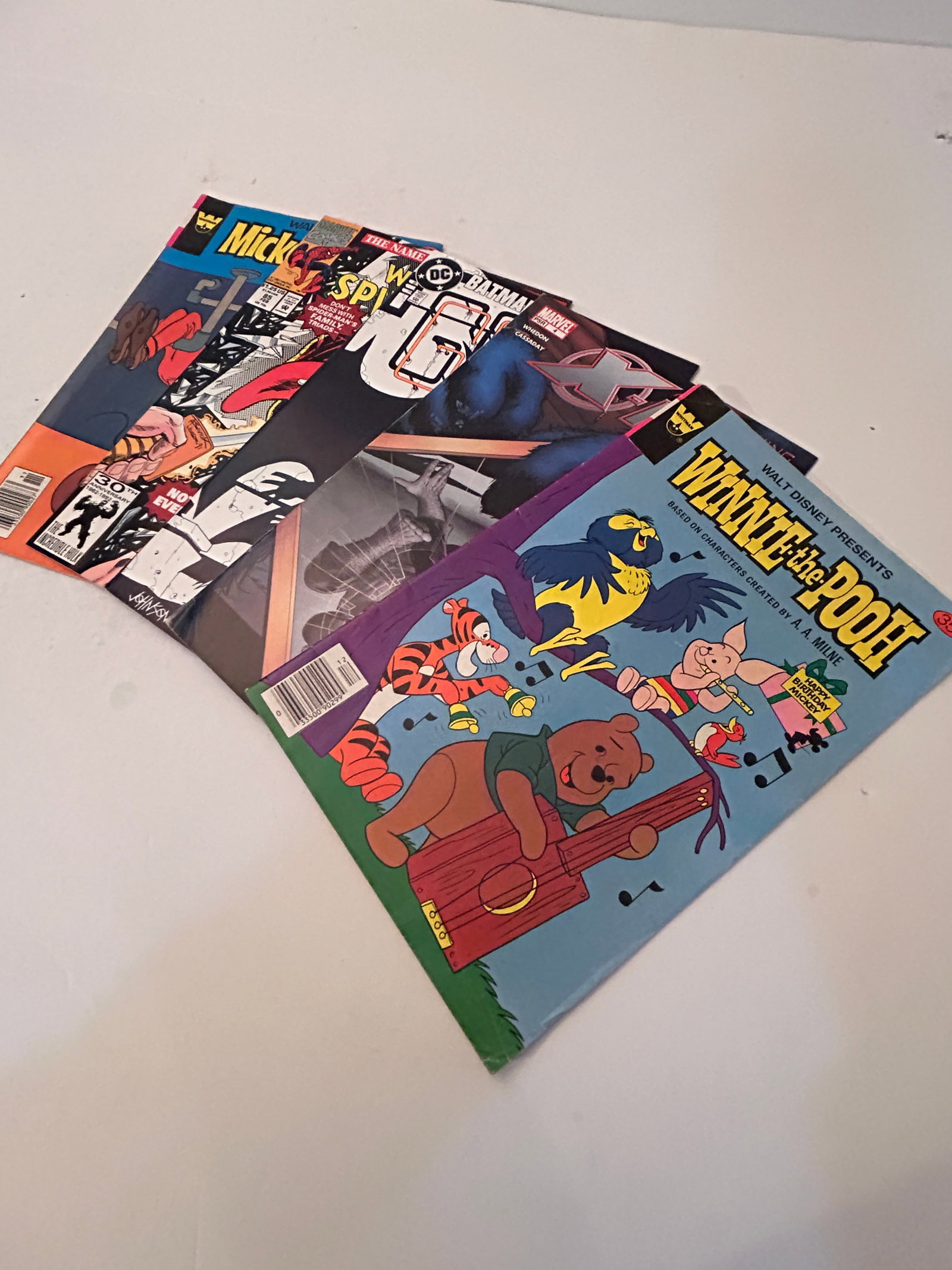 Vintage Lot of 5 Comic Books: Vintage Lot of 5 Comic Books Please view all photos as they are part of the description and condition of this Item, Feel free to contact me with questions or picture requests! Used Item AS IS